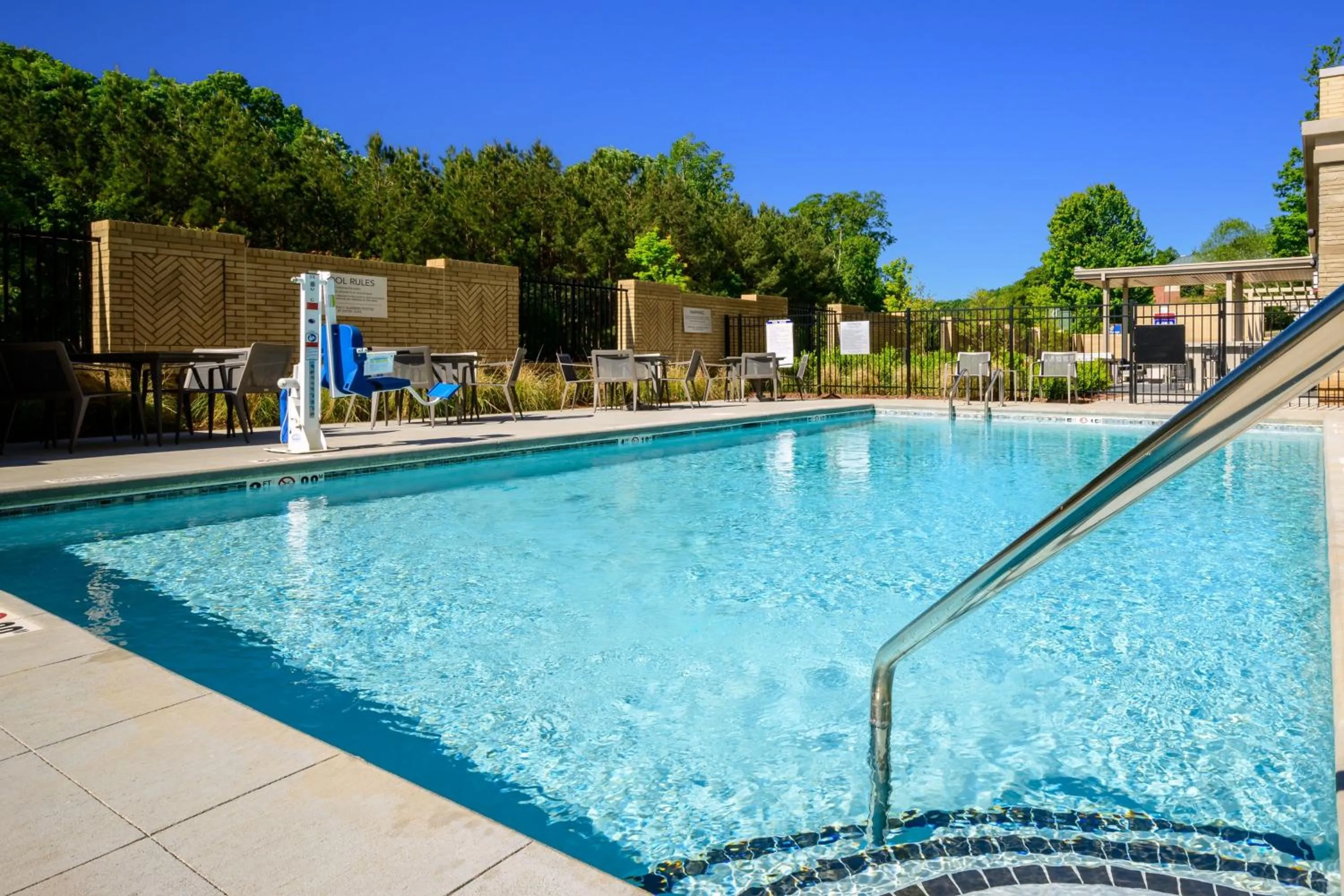 Swimming pool in Courtyard by Marriott Raleigh Cary Crossroads