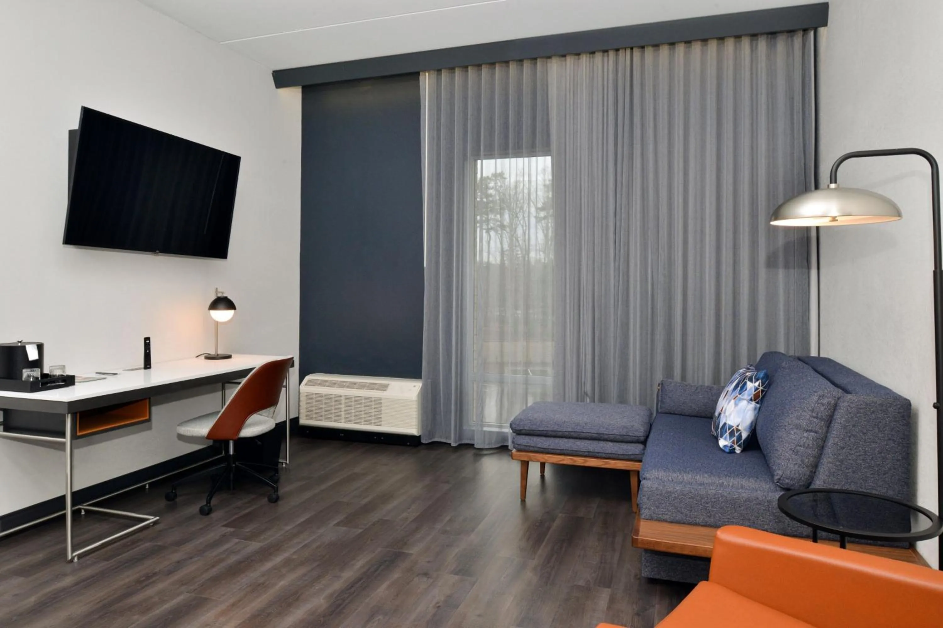 Photo of the whole room in Courtyard by Marriott Raleigh Cary Crossroads