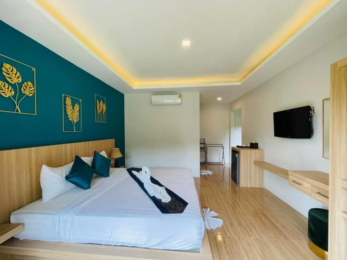 Deluxe Double Room with Balcony in Phurin Thara Resort Deluxe Double Room with Balcony in Phurin Thara Resort