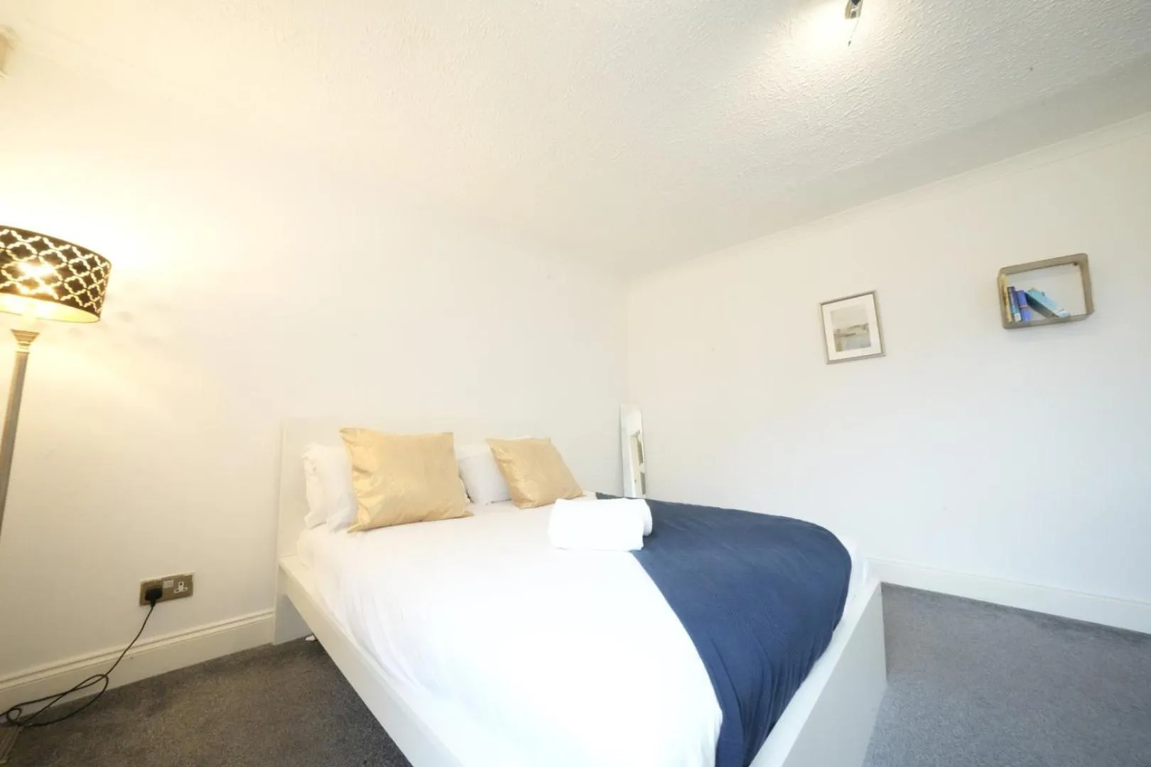 Bed in Airport Comfy Stay