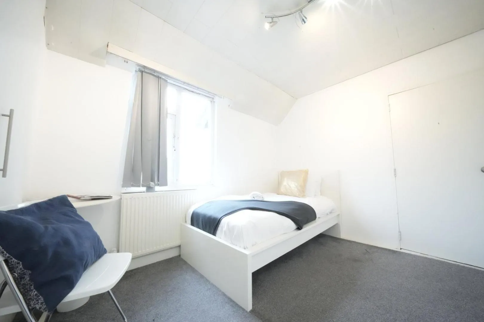 Bed in Airport Comfy Stay