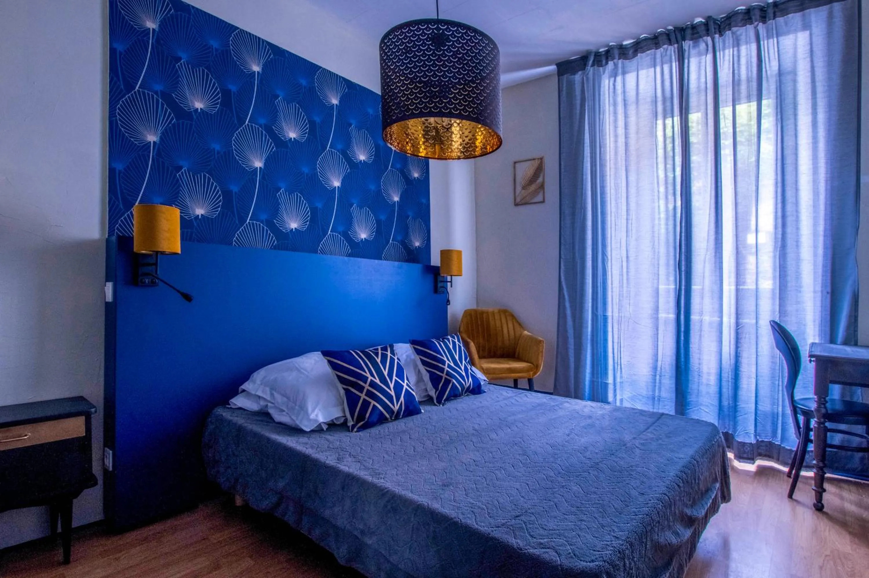 Photo of the whole room, Bed in Grand hôtel de l'Europe