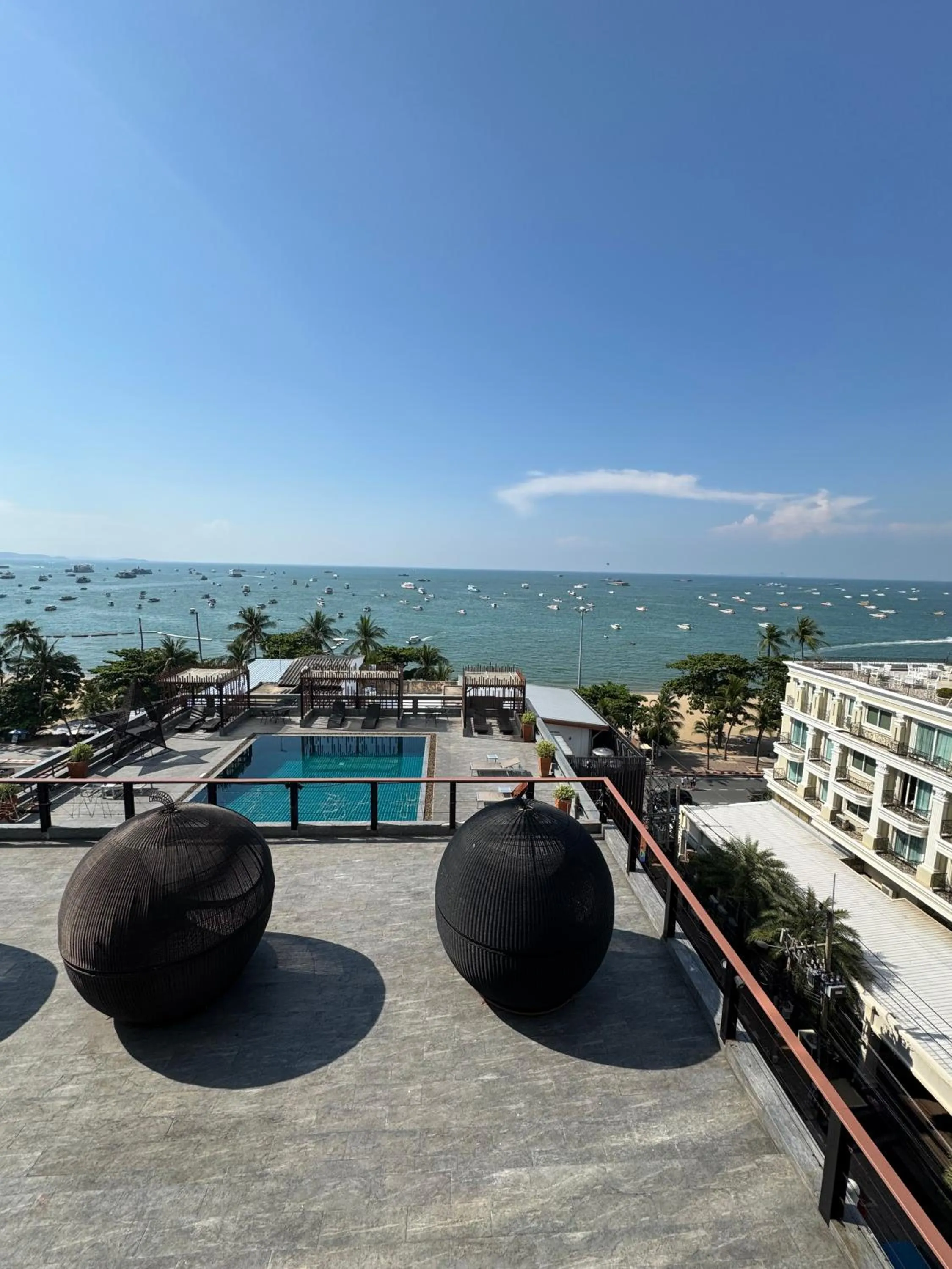 Swimming pool in Hermann Hotel Pattaya - SHA Extra Plus