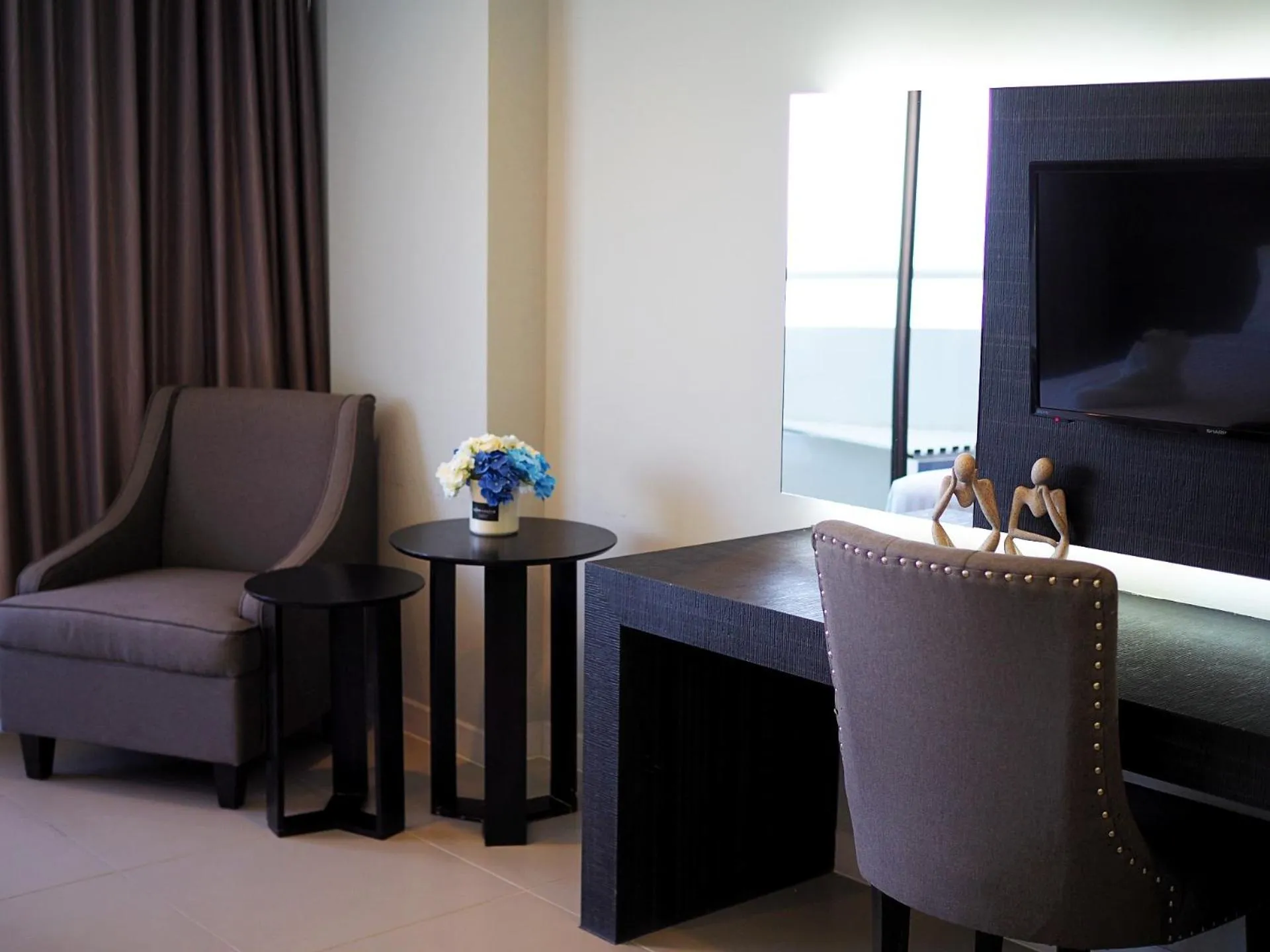 Living room in Hermann Hotel Pattaya - SHA Extra Plus