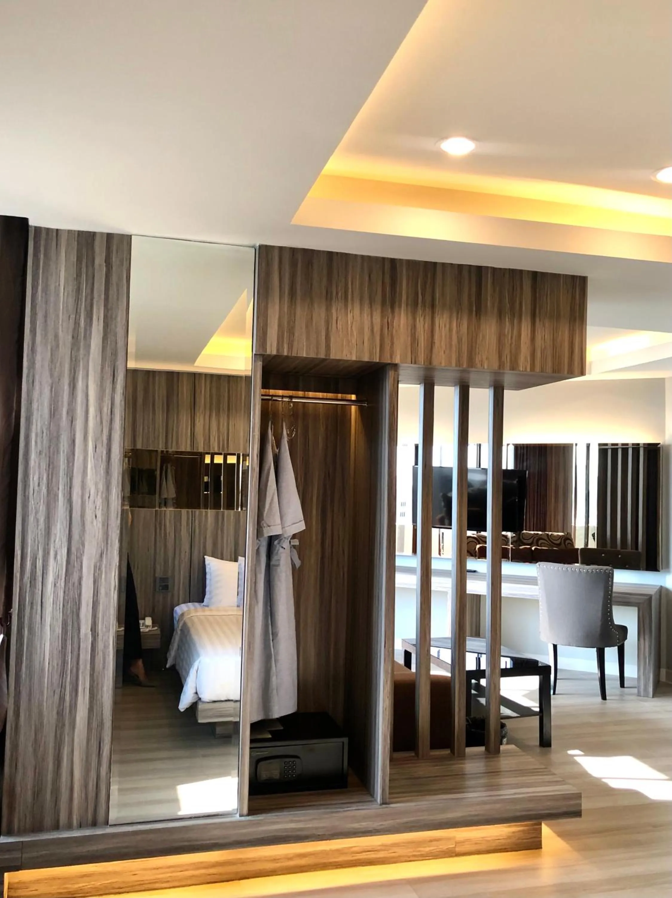 Living room, Bed in Hermann Hotel Pattaya - SHA Extra Plus