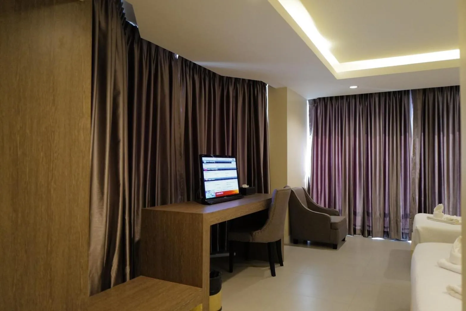 Living room, Bed in Hermann Hotel Pattaya - SHA Extra Plus