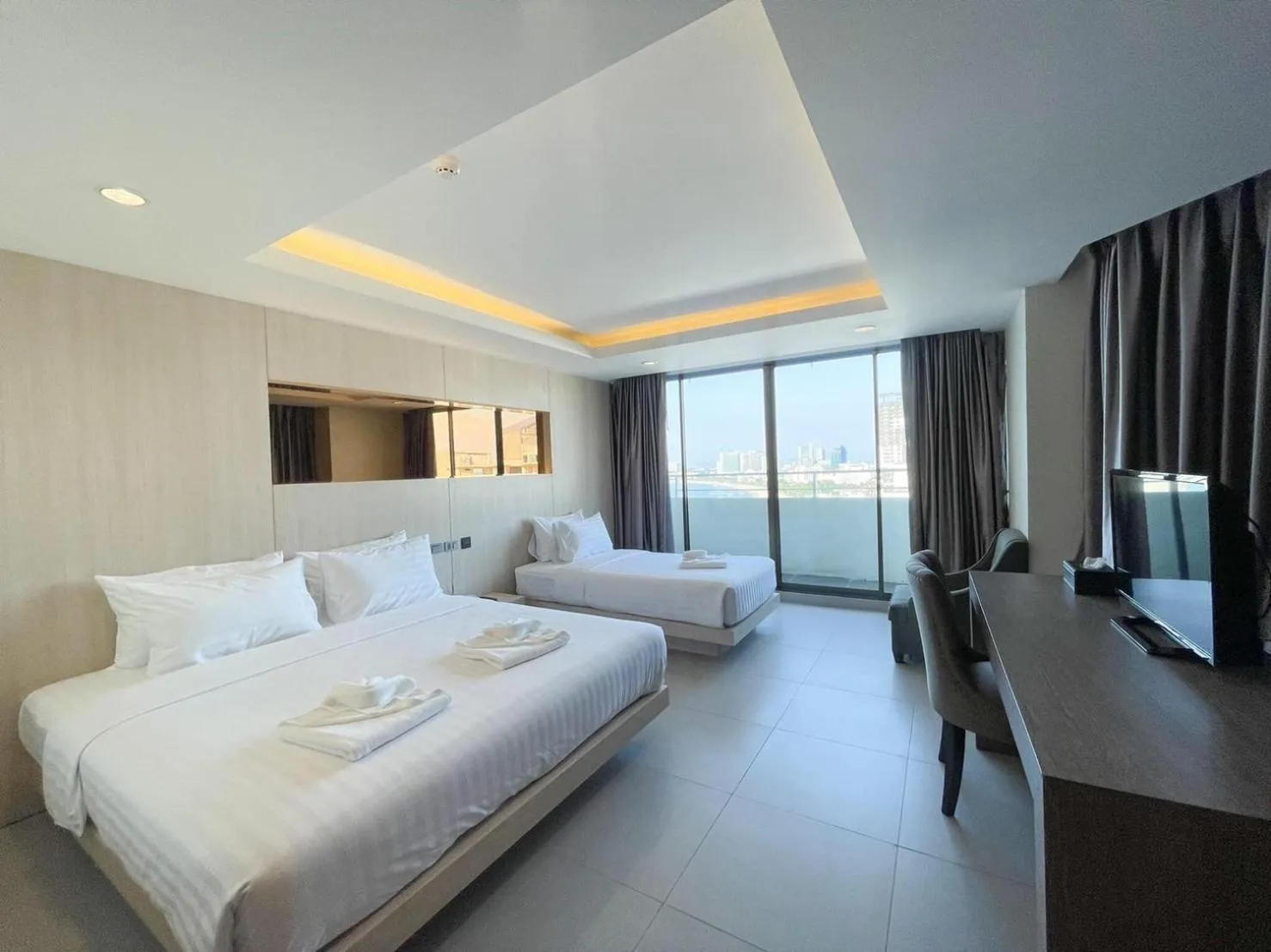 Photo of the whole room, Bed in Hermann Hotel Pattaya - SHA Extra Plus