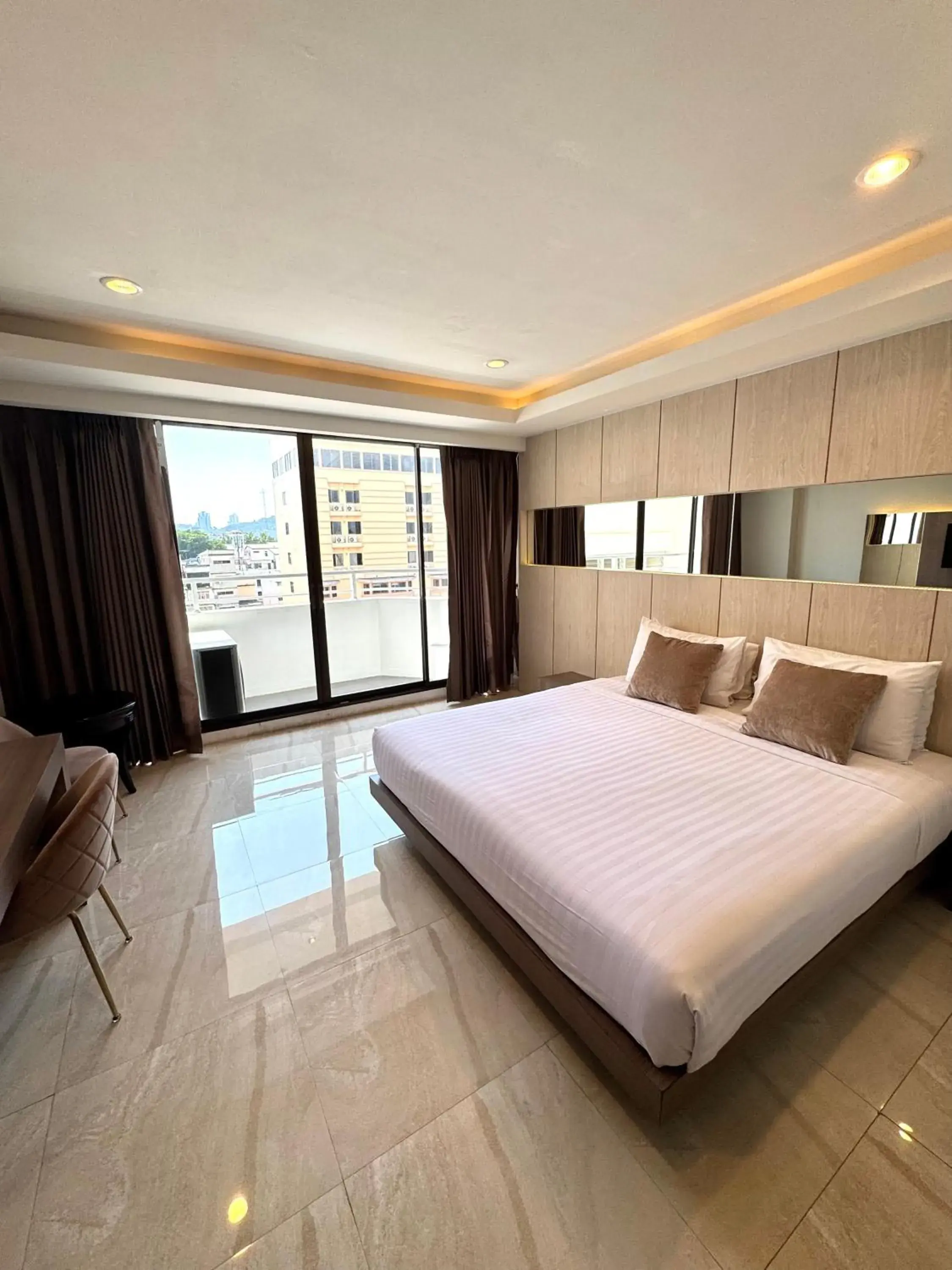 Deluxe Double Room with Balcony and Sea View in Hermann Hotel Pattaya - SHA Extra Plus Deluxe Double Room with Balcony and Sea View in Hermann Hotel Pattaya - SHA Extra Plus