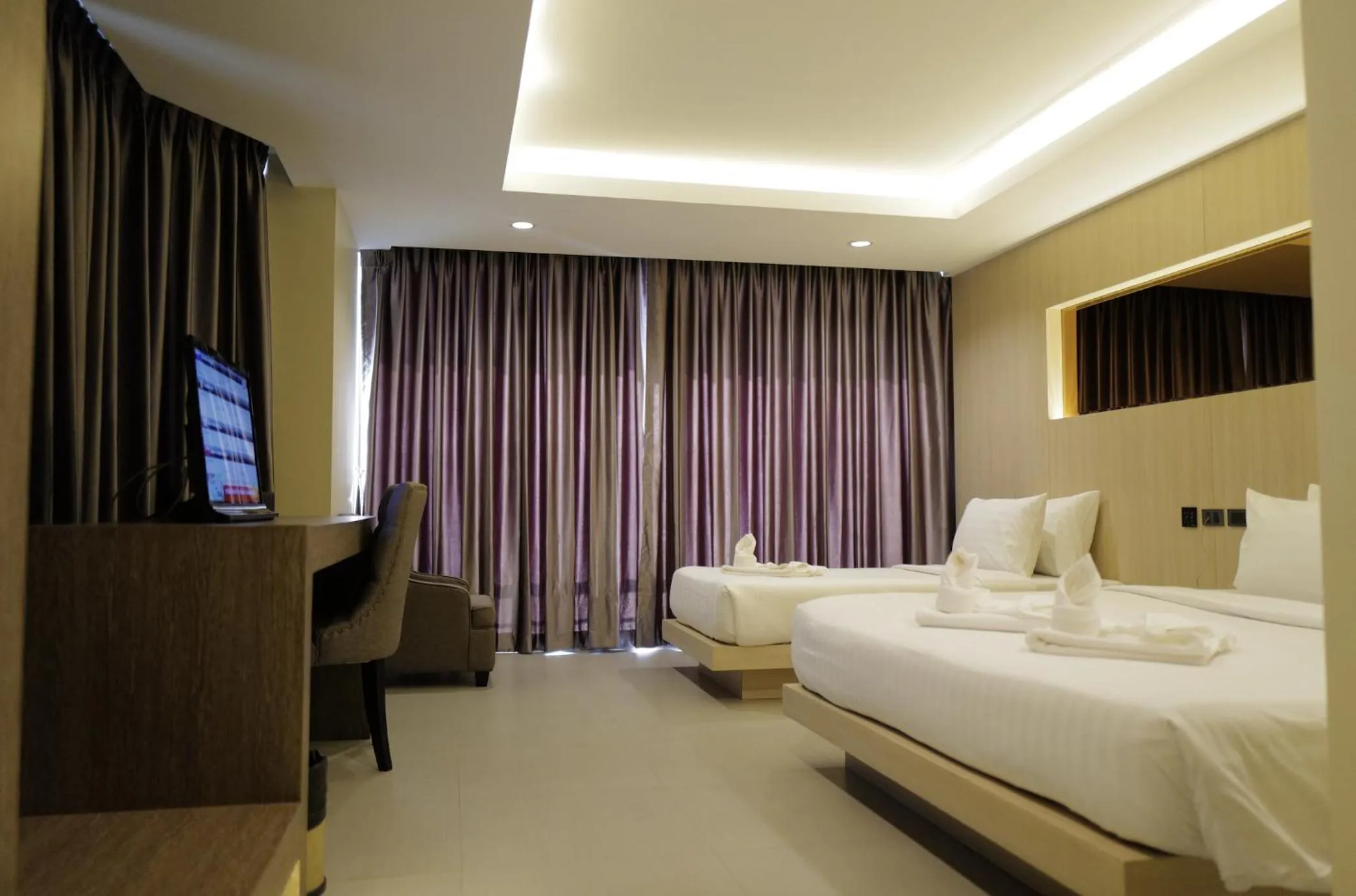 Living room, Bed in Hermann Hotel Pattaya - SHA Extra Plus