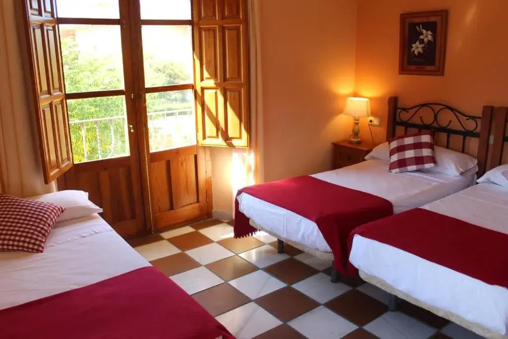 Standard Triple Room in Hotel La Zubia , Granada Standard Triple Room in Hotel La Zubia , Granada