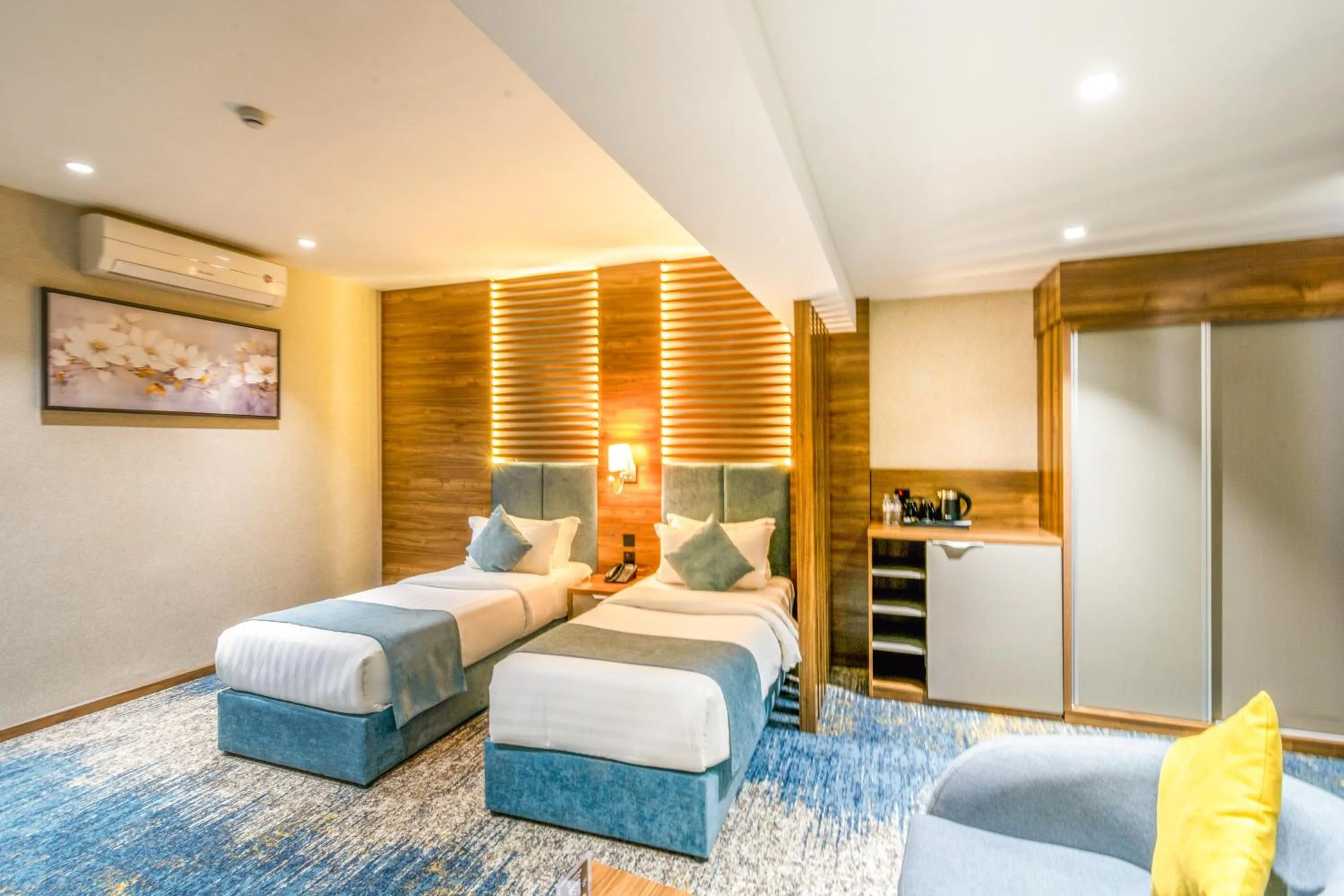 Bed in Almsakn Alola Hotel Company