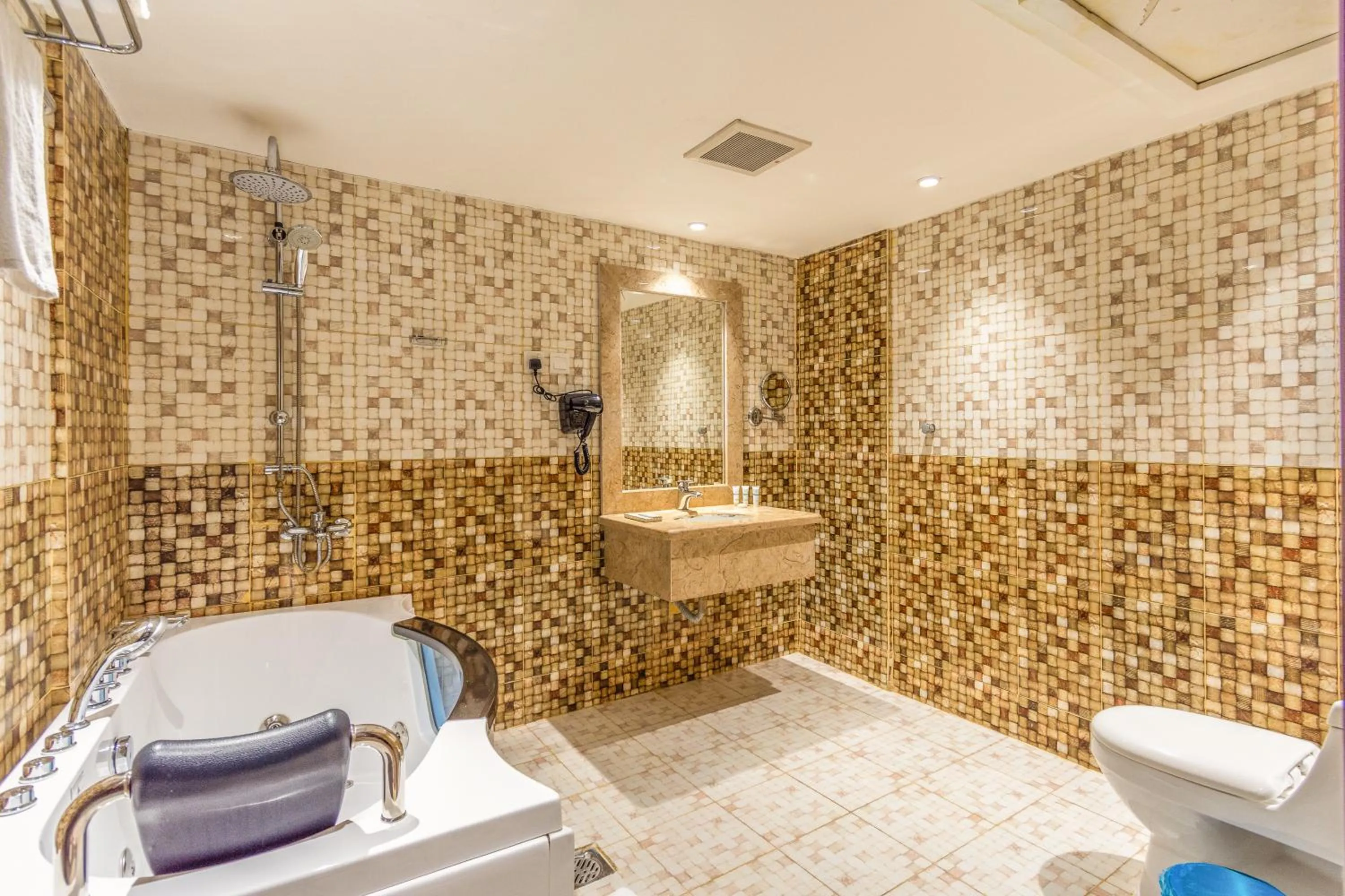 Almsakn Alola Hotel Company