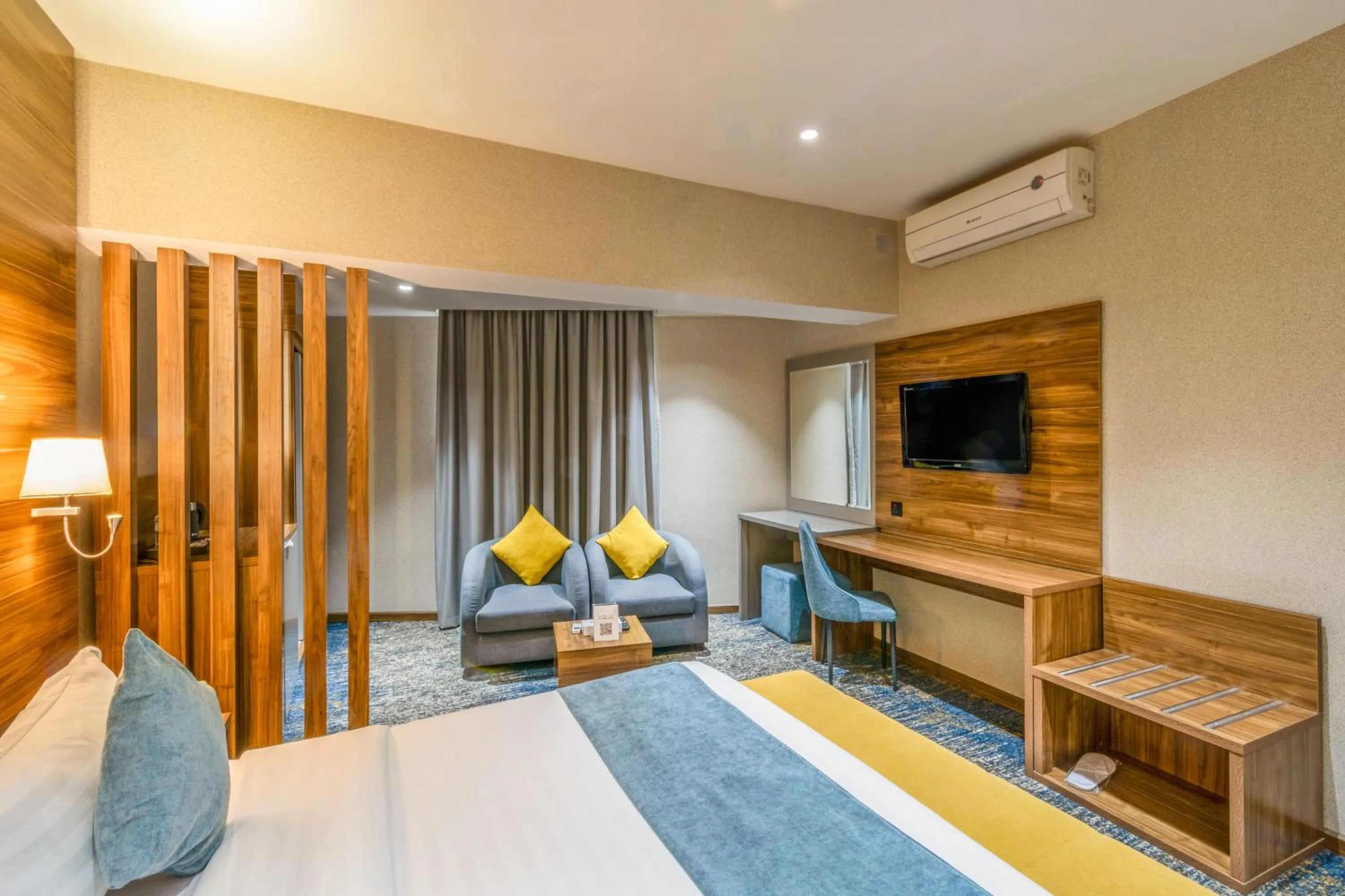 Bed in Almsakn Alola Hotel Company