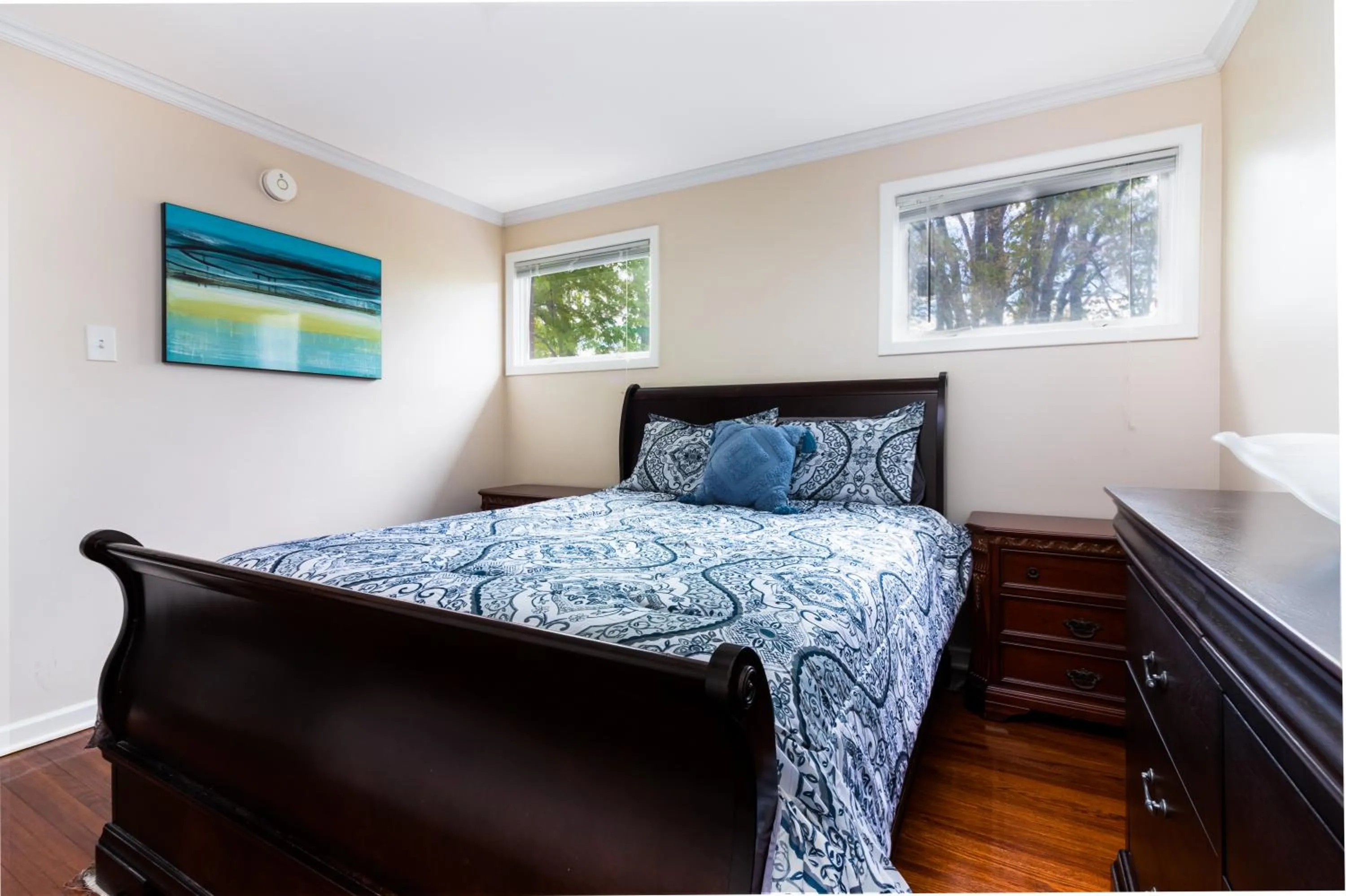Bed in The Gorge View Villa- With Private Yard & Free Parking-see full listing info