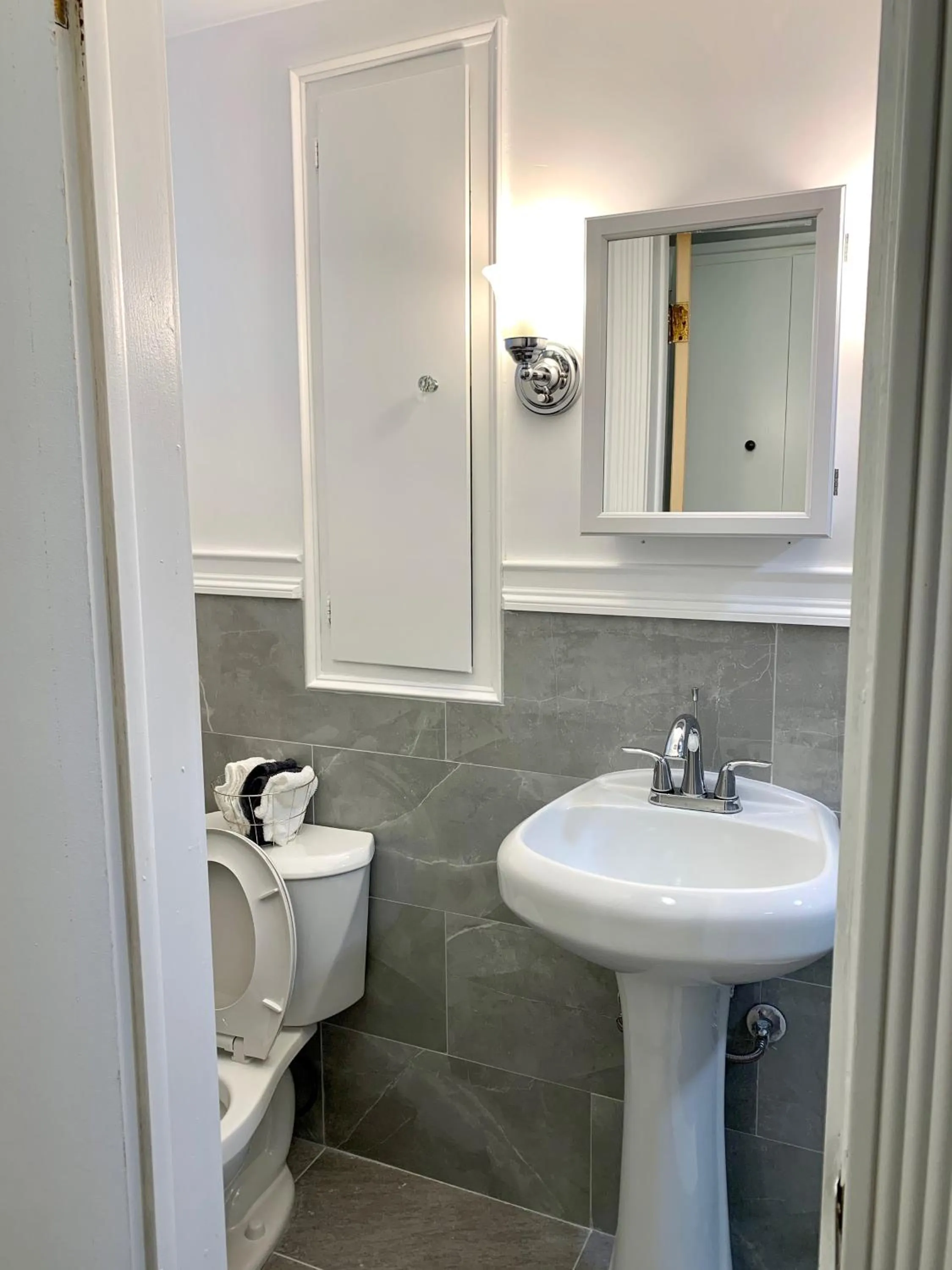 Bathroom in The Gorge View Villa- With Private Yard & Free Parking-see full listing info