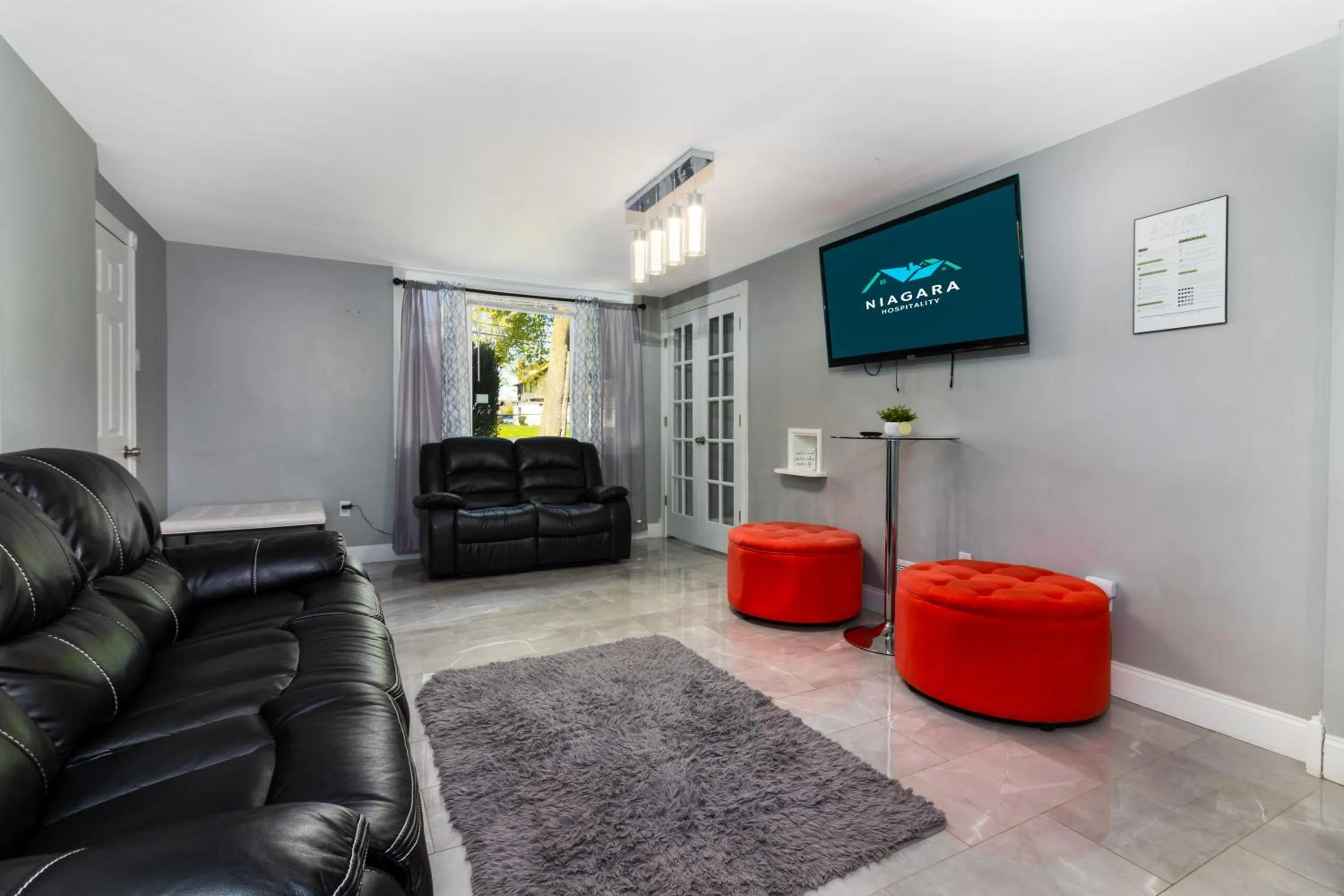 The Gorge View Villa- With Private Yard & Free Parking-see full listing info