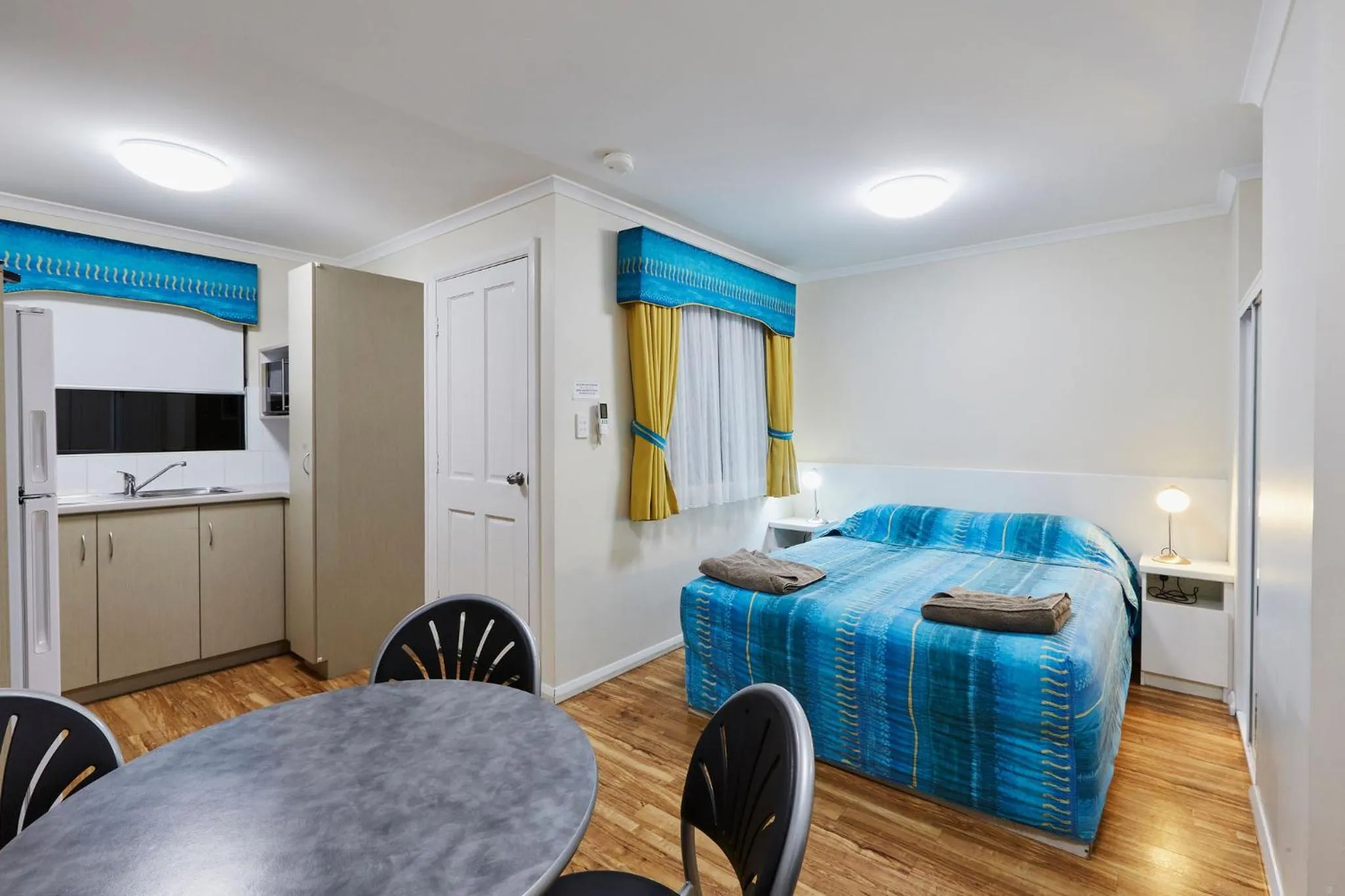 Dining area, Bed in BIG4 Breeze Holiday Parks - Busselton
