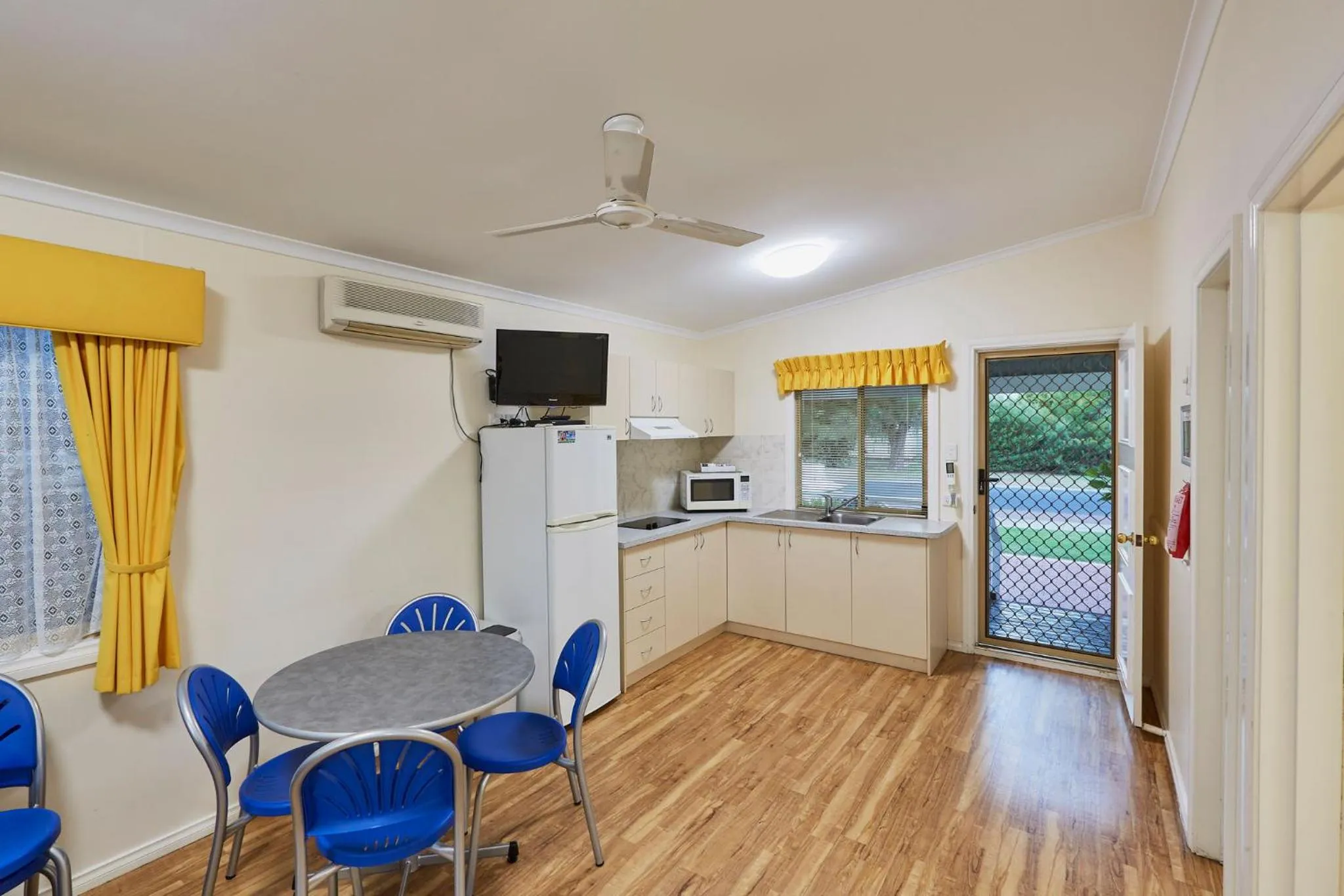 Dining area in BIG4 Breeze Holiday Parks - Busselton