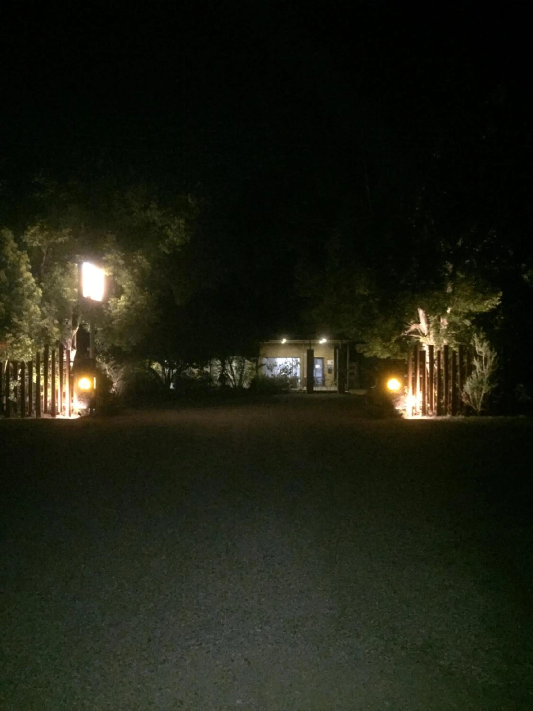 Property building in Buffalo Motel and Country Retreat