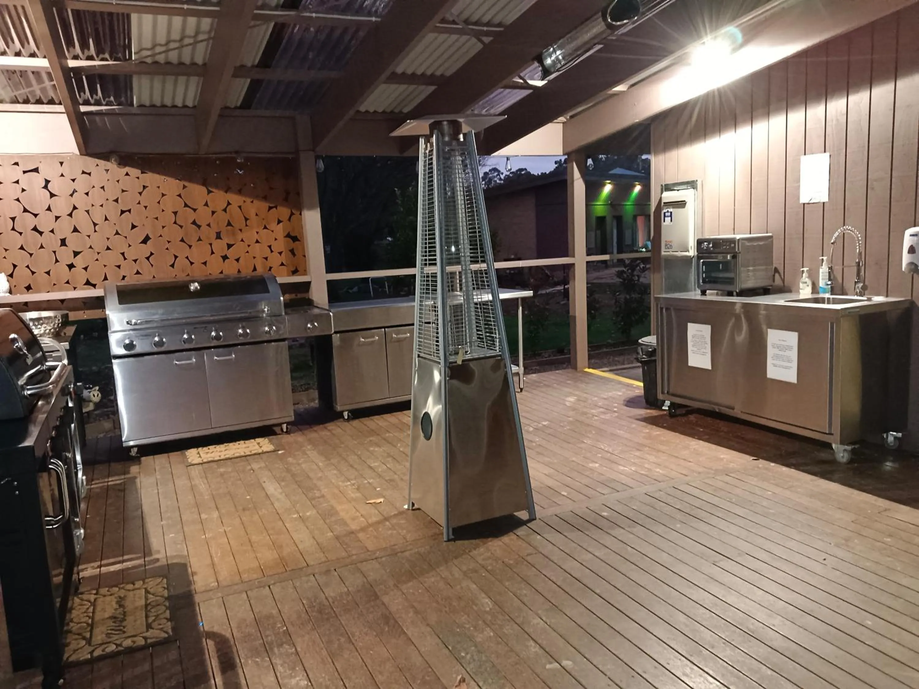 BBQ facilities in Buffalo Motel and Country Retreat