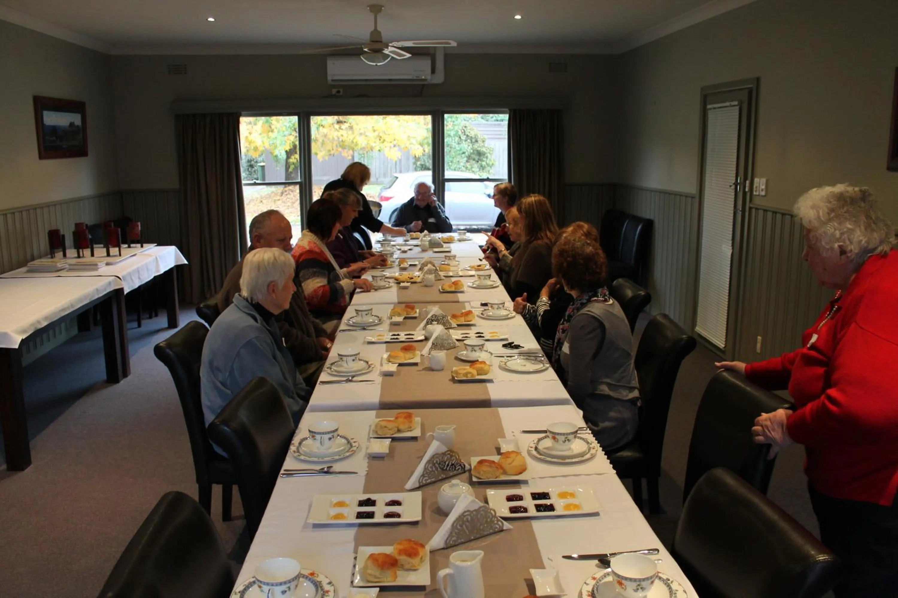 Restaurant/places to eat in Buffalo Motel and Country Retreat