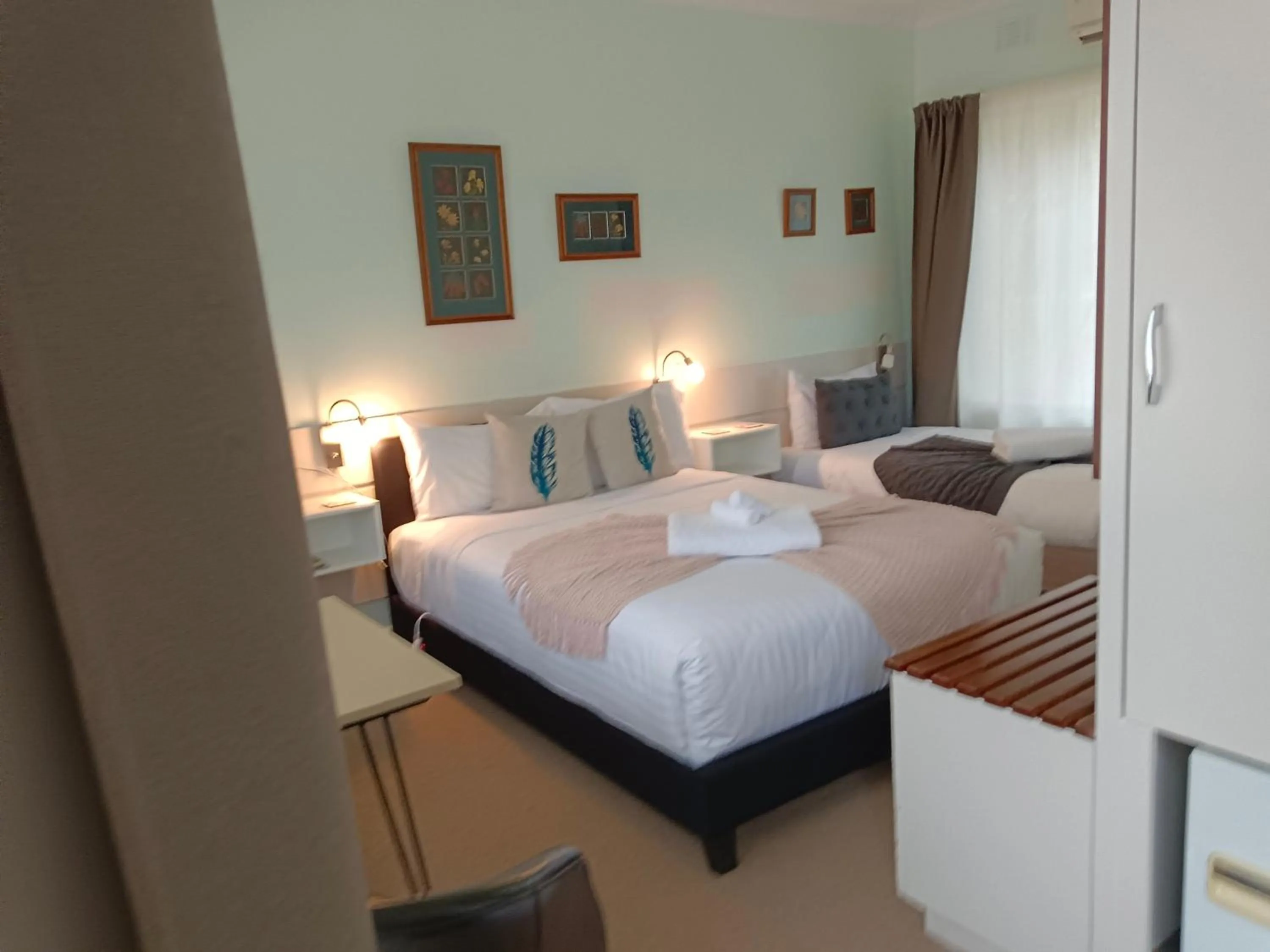 Bed in Buffalo Motel and Country Retreat