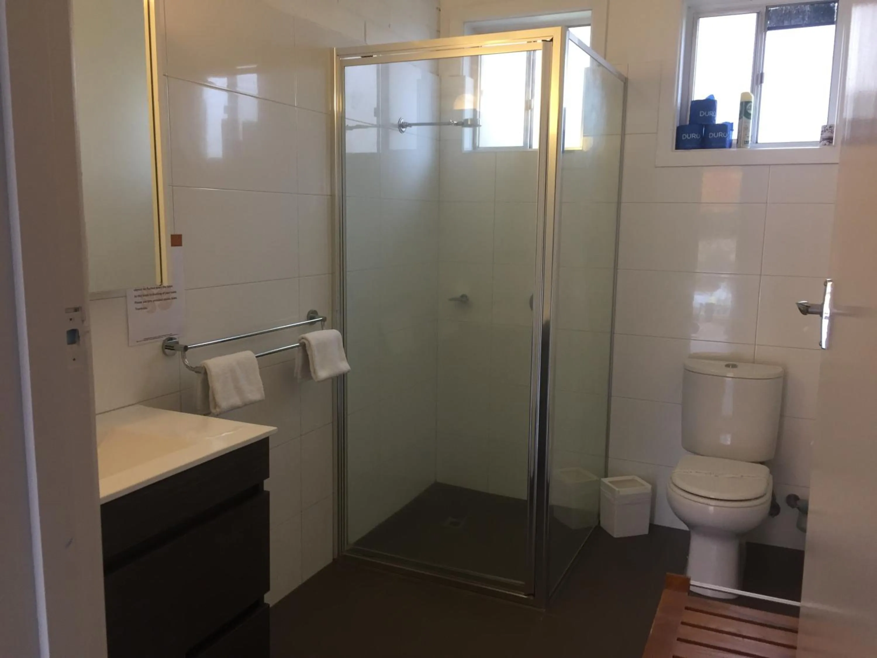 Bathroom in Buffalo Motel and Country Retreat