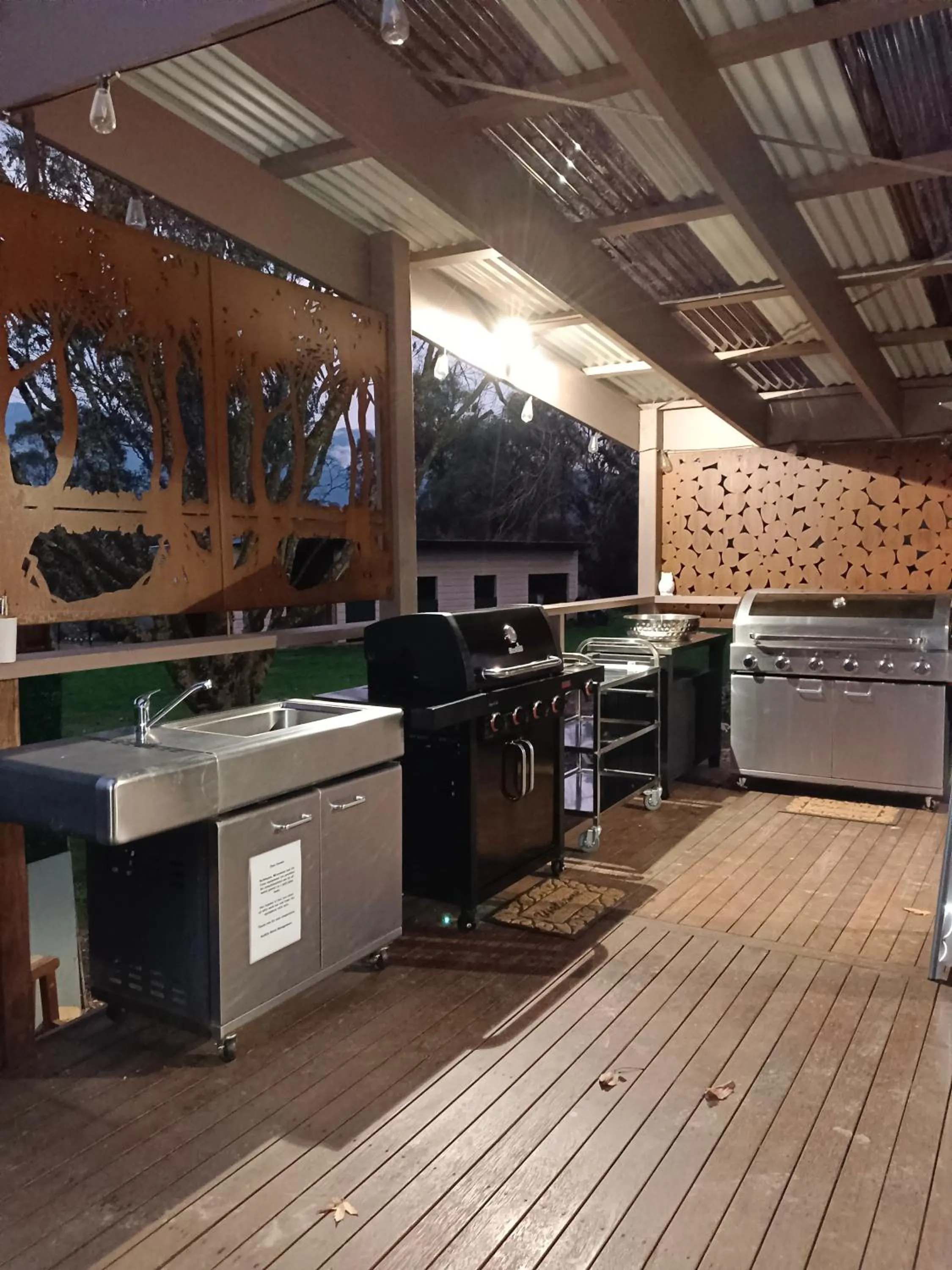 BBQ facilities in Buffalo Motel and Country Retreat