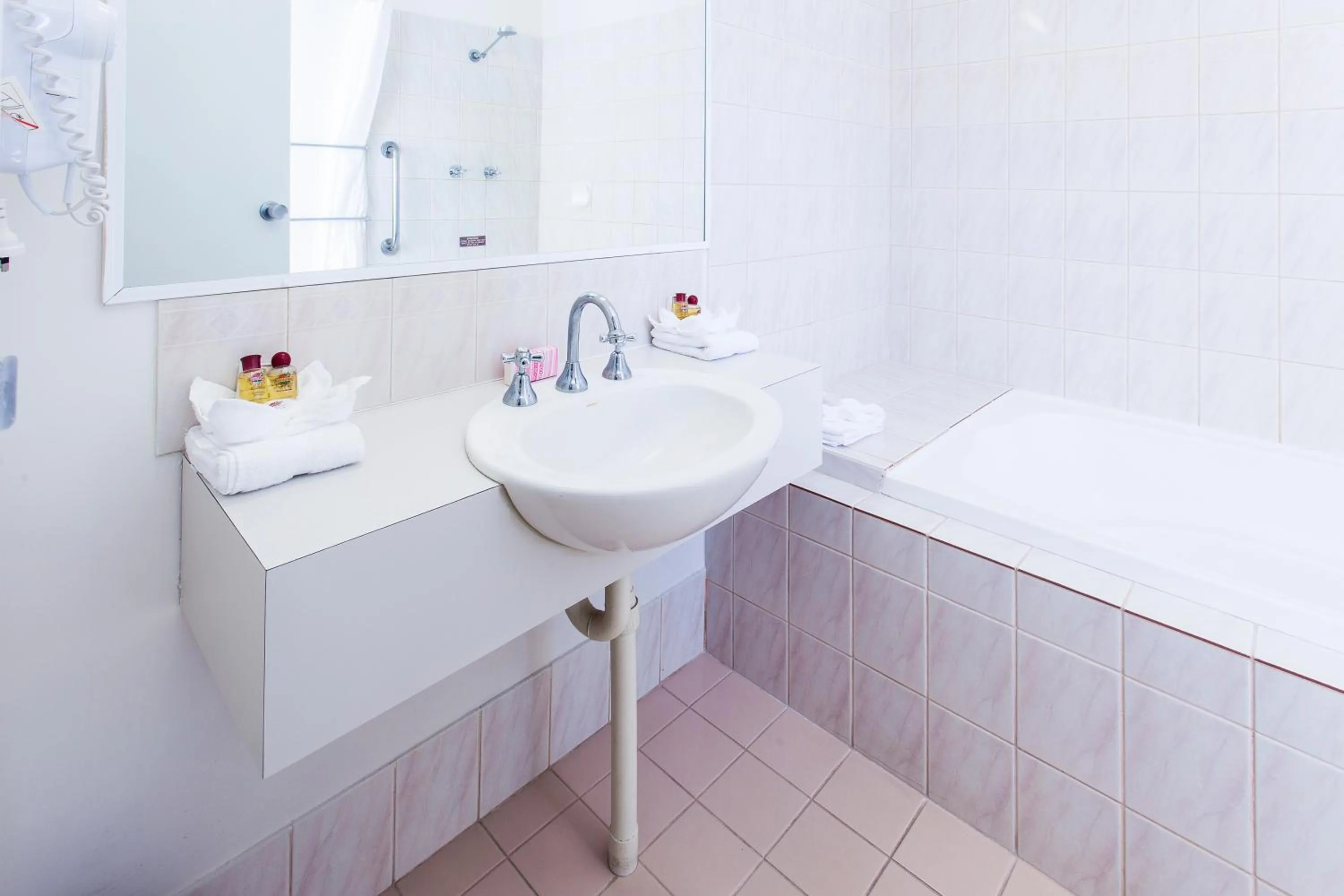 Bathroom in Kings Park Motel