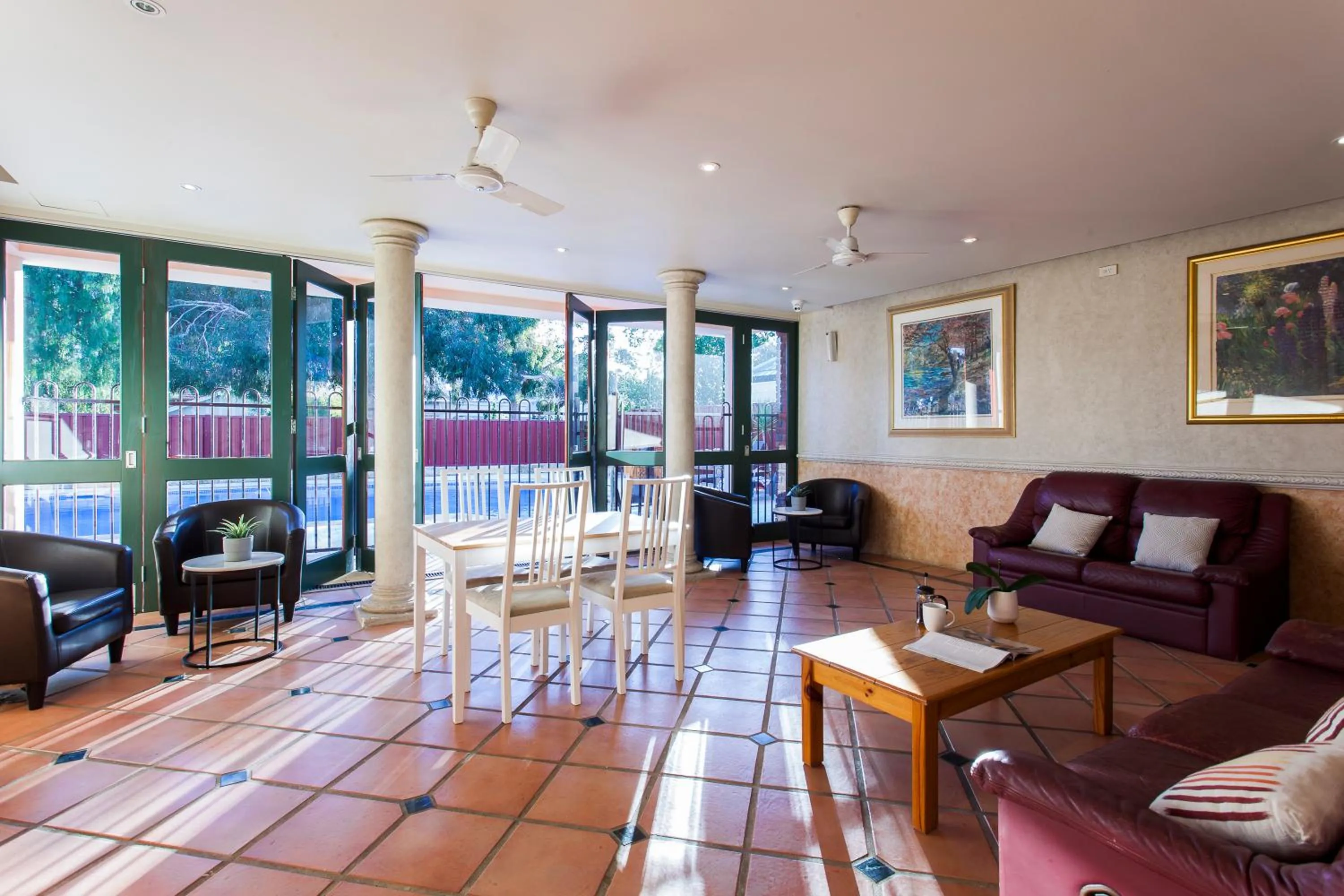 Seating area in Kings Park Motel