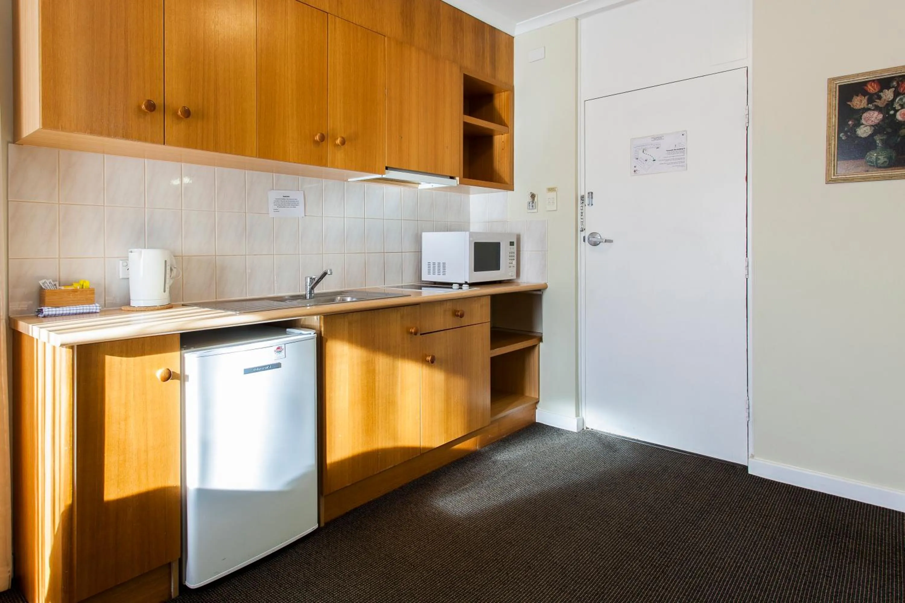 Kitchen or kitchenette in Kings Park Motel