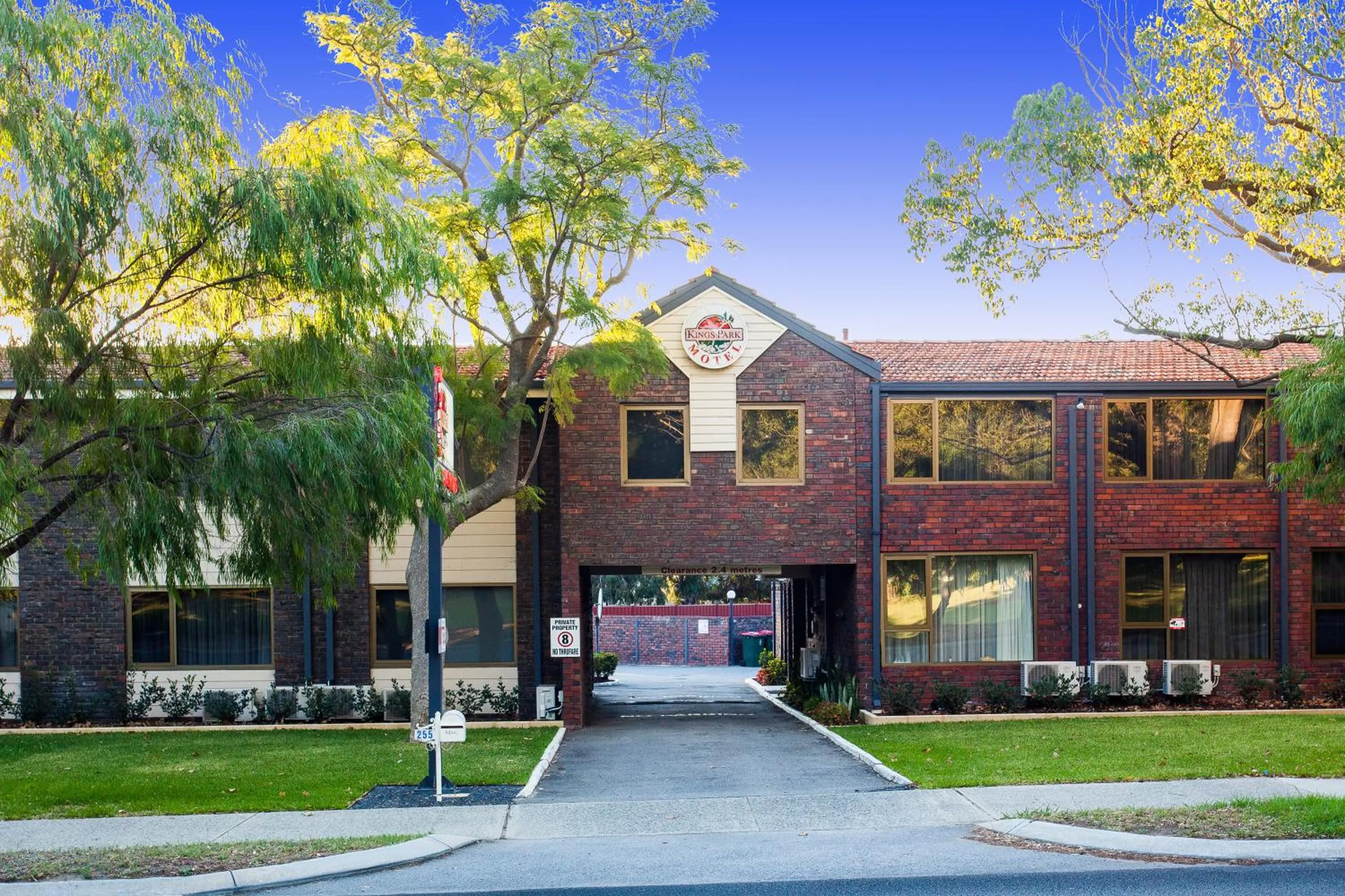 Facade/entrance in Kings Park Motel