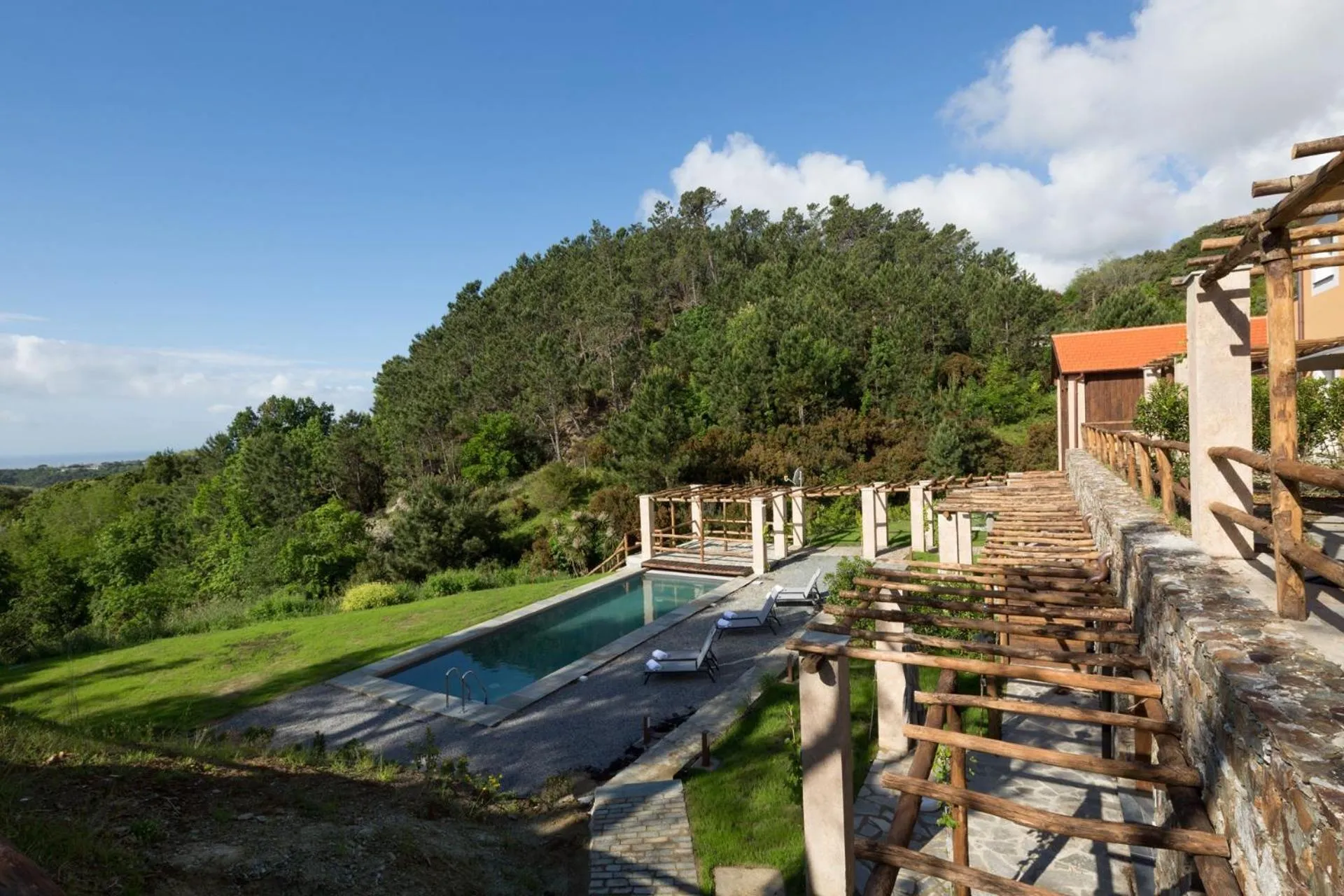 Swimming pool in Mirandola Suites