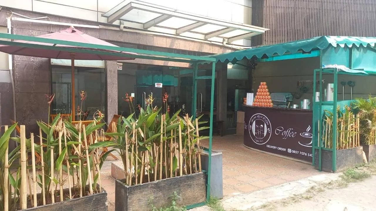 Restaurant/places to eat in Hotel 55