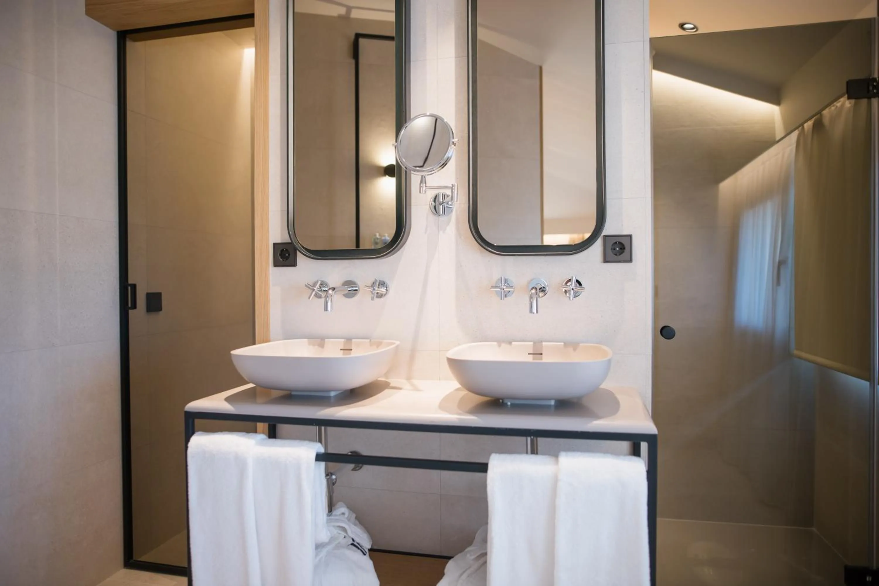 Bathroom in MYR Puerta Serranos