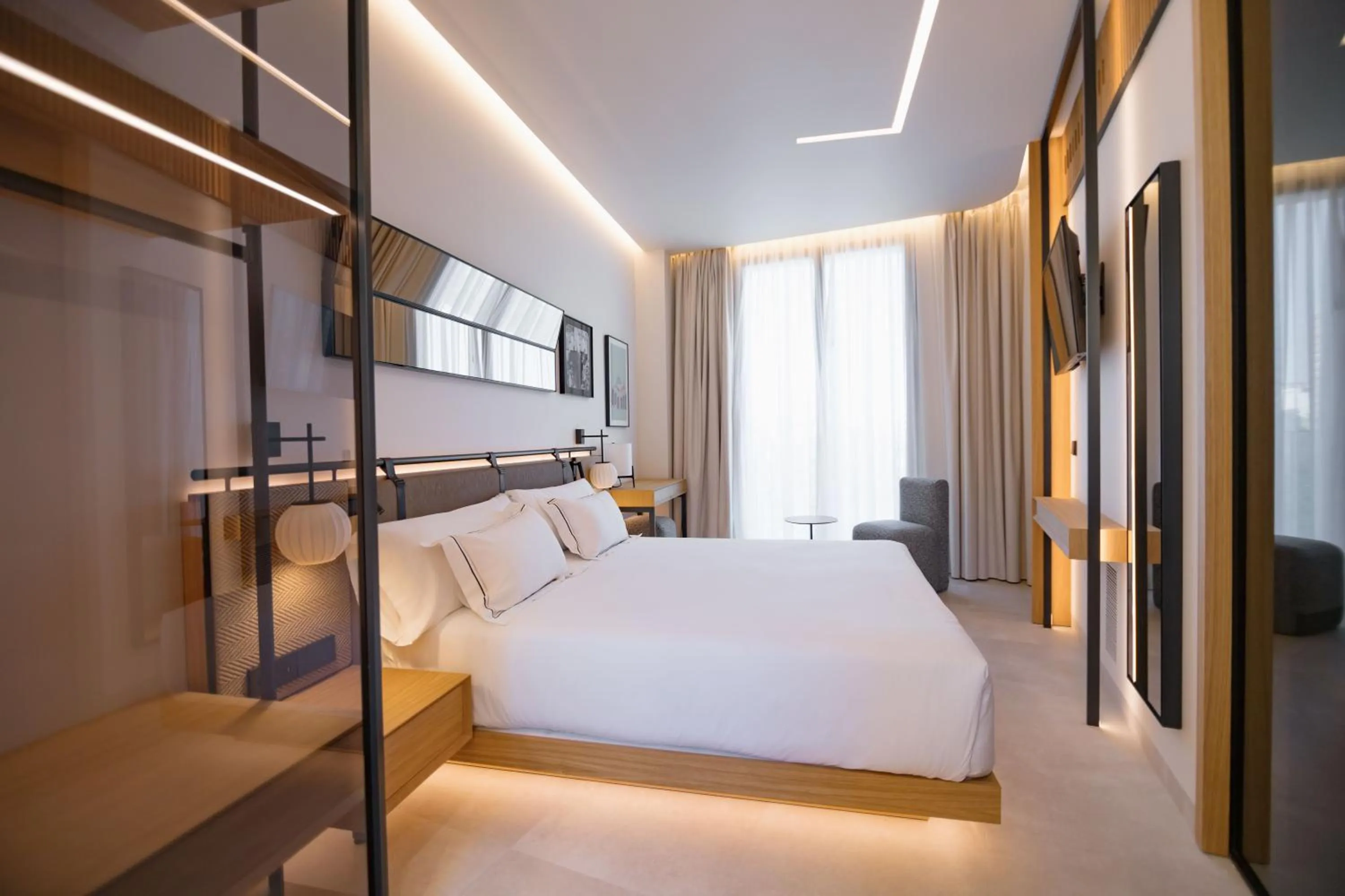 Photo of the whole room, Bed in MYR Puerta Serranos