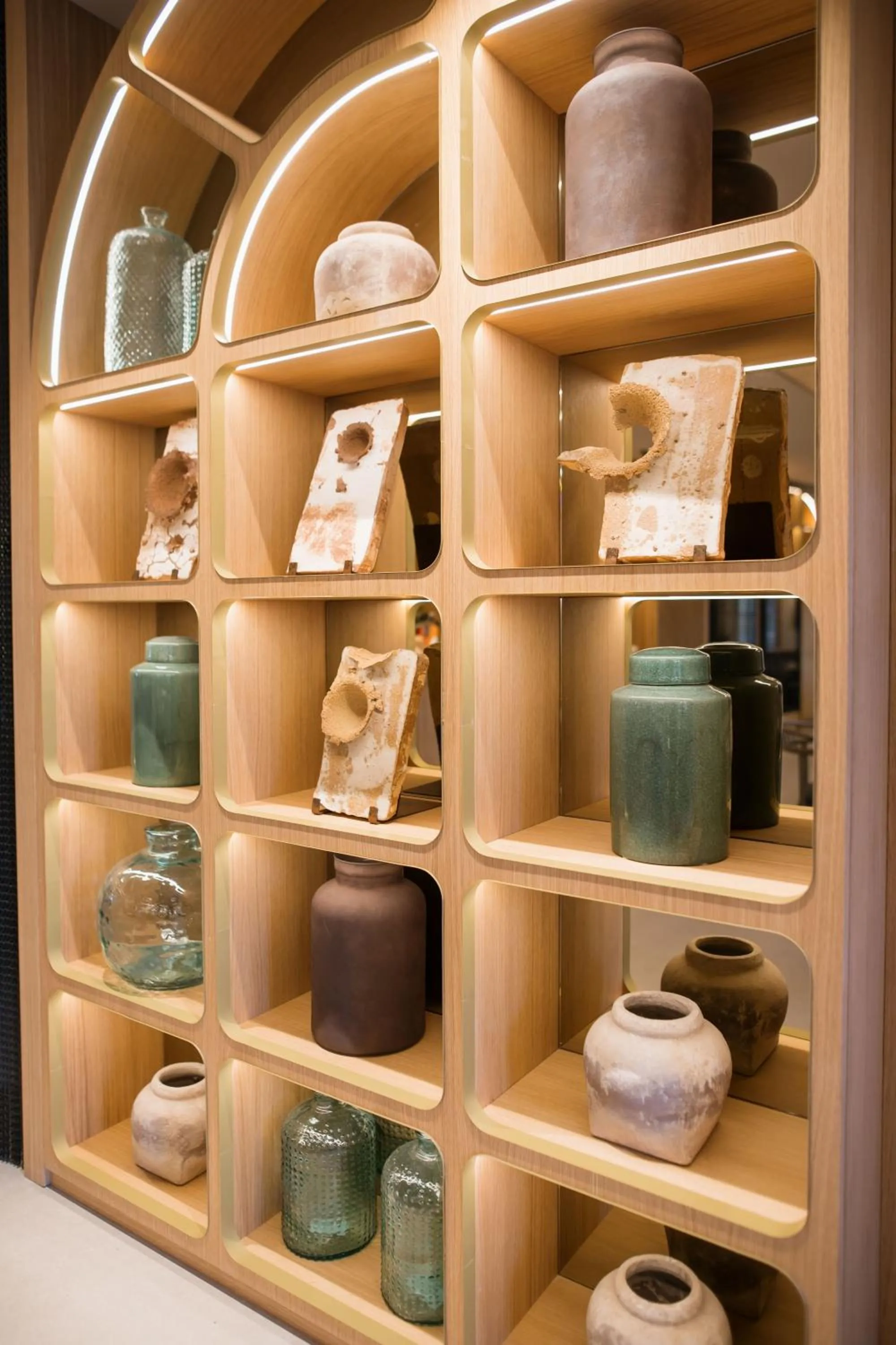 Decorative detail in MYR Puerta Serranos