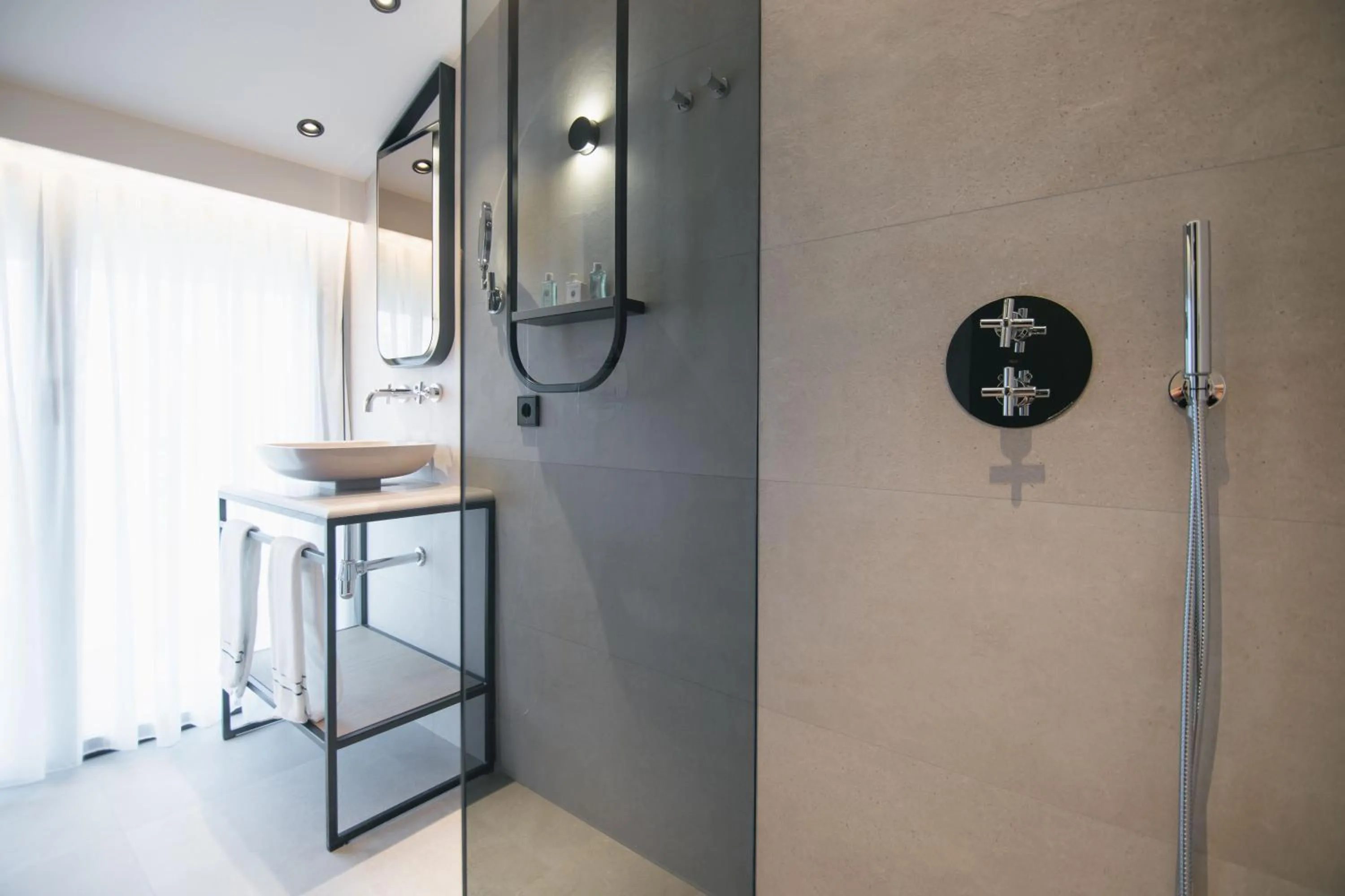 Bathroom in MYR Puerta Serranos