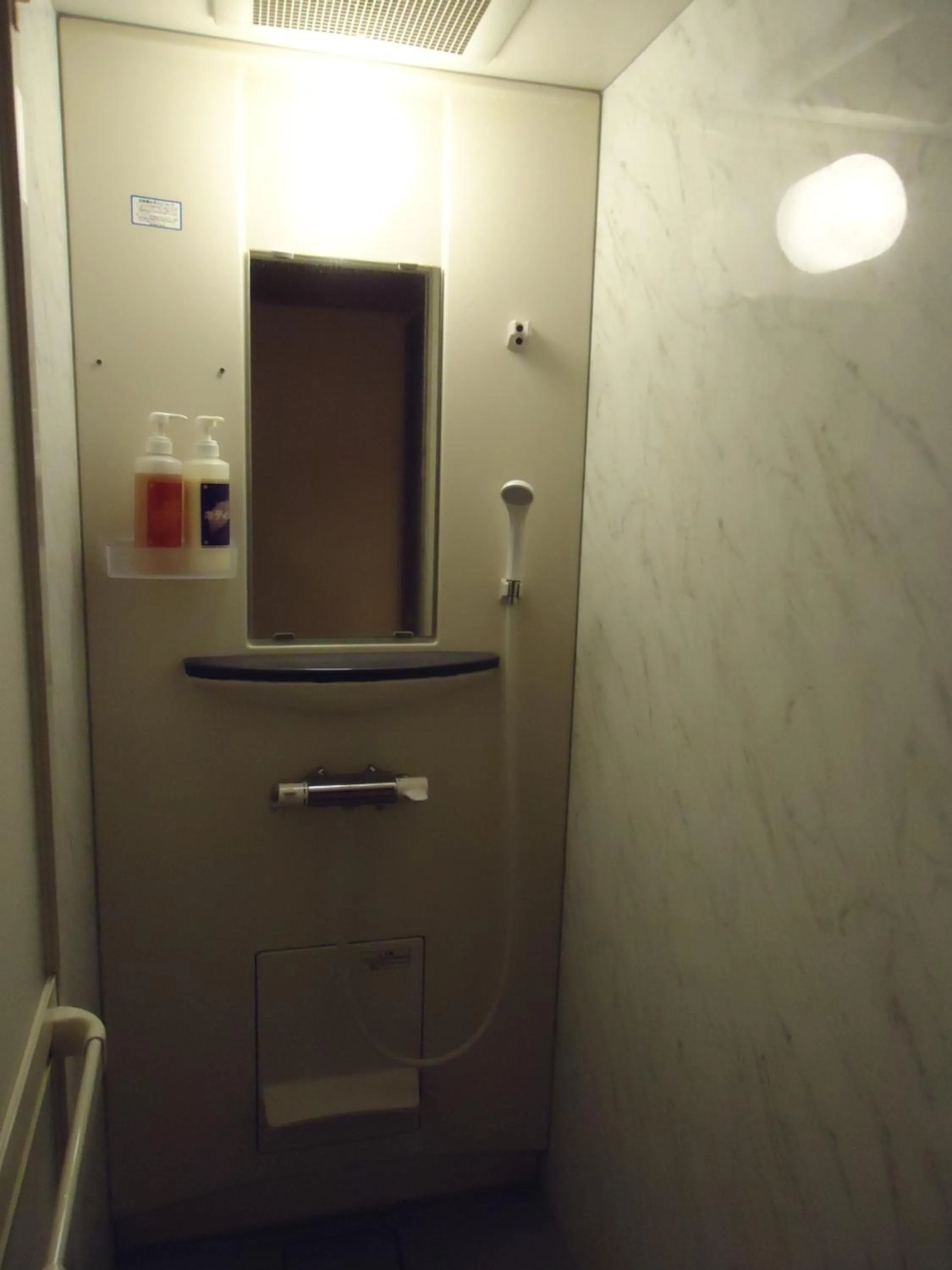 Shower in Yamagisi Ryokan