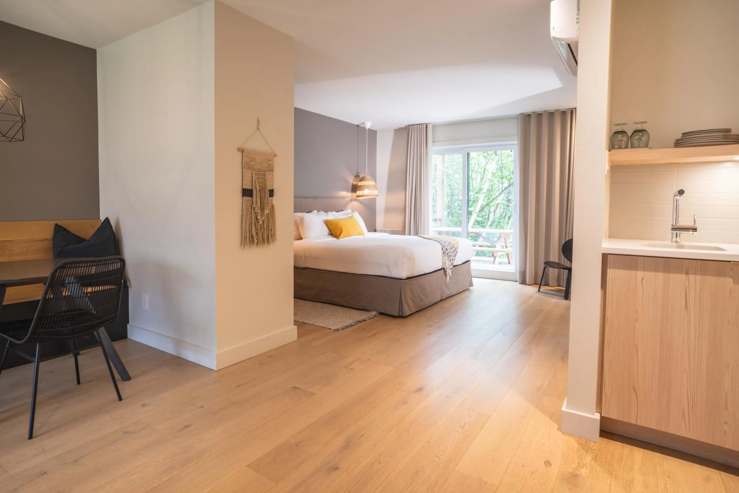 Bed in Suites du Lac Moore by Manitonga