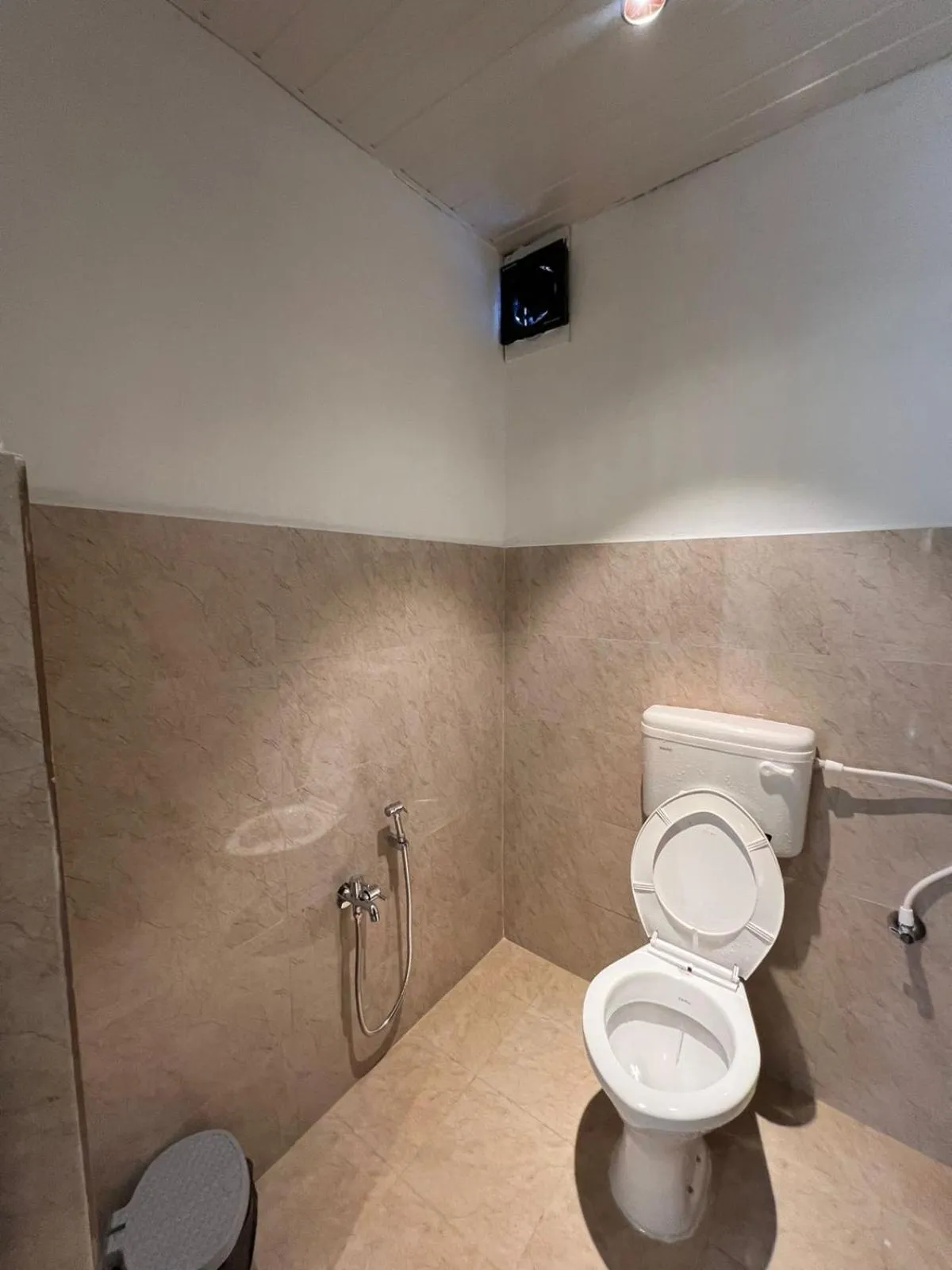 Toilet in Whoopers Hostel Palolem