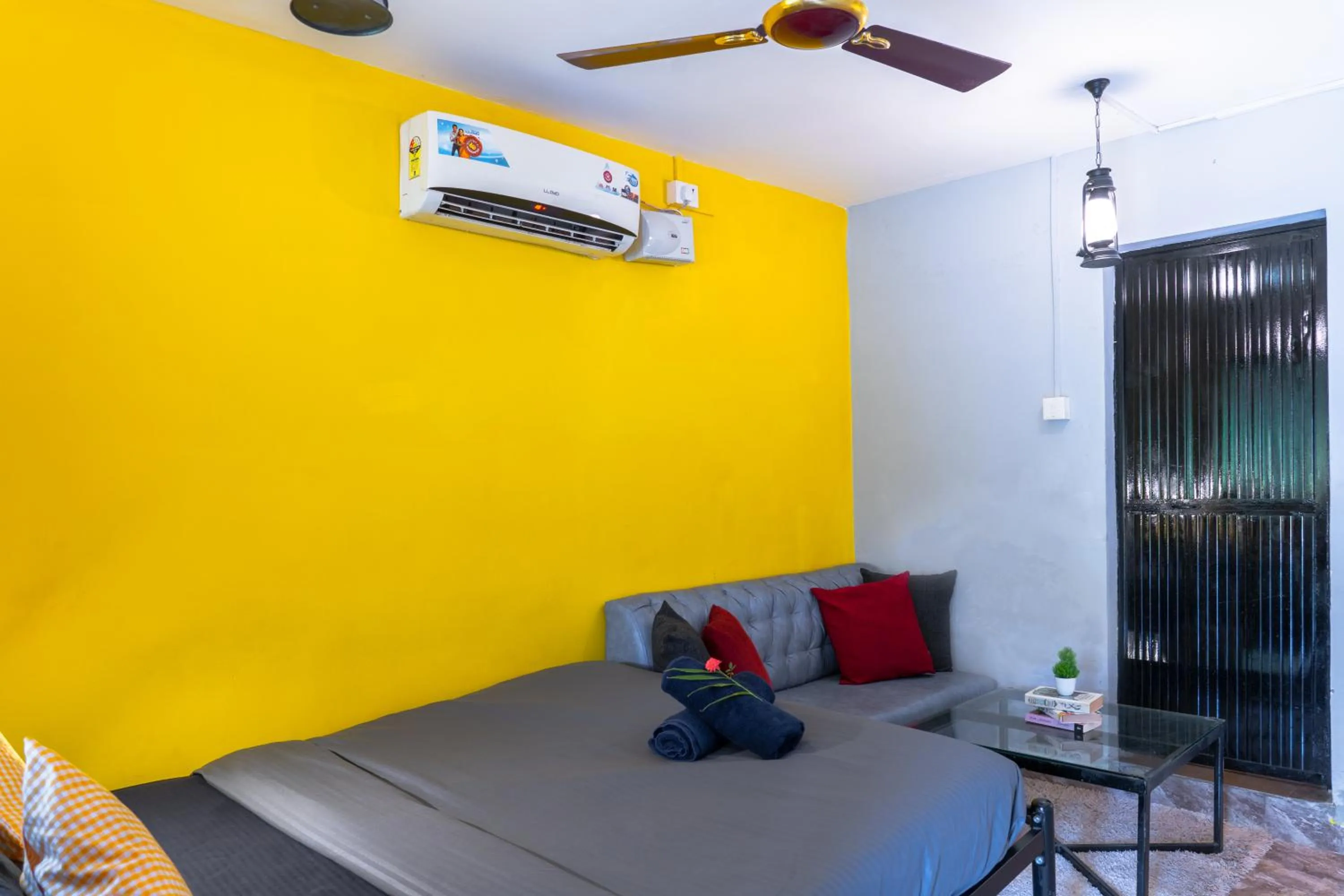 Seating area in Whoopers Hostel Palolem