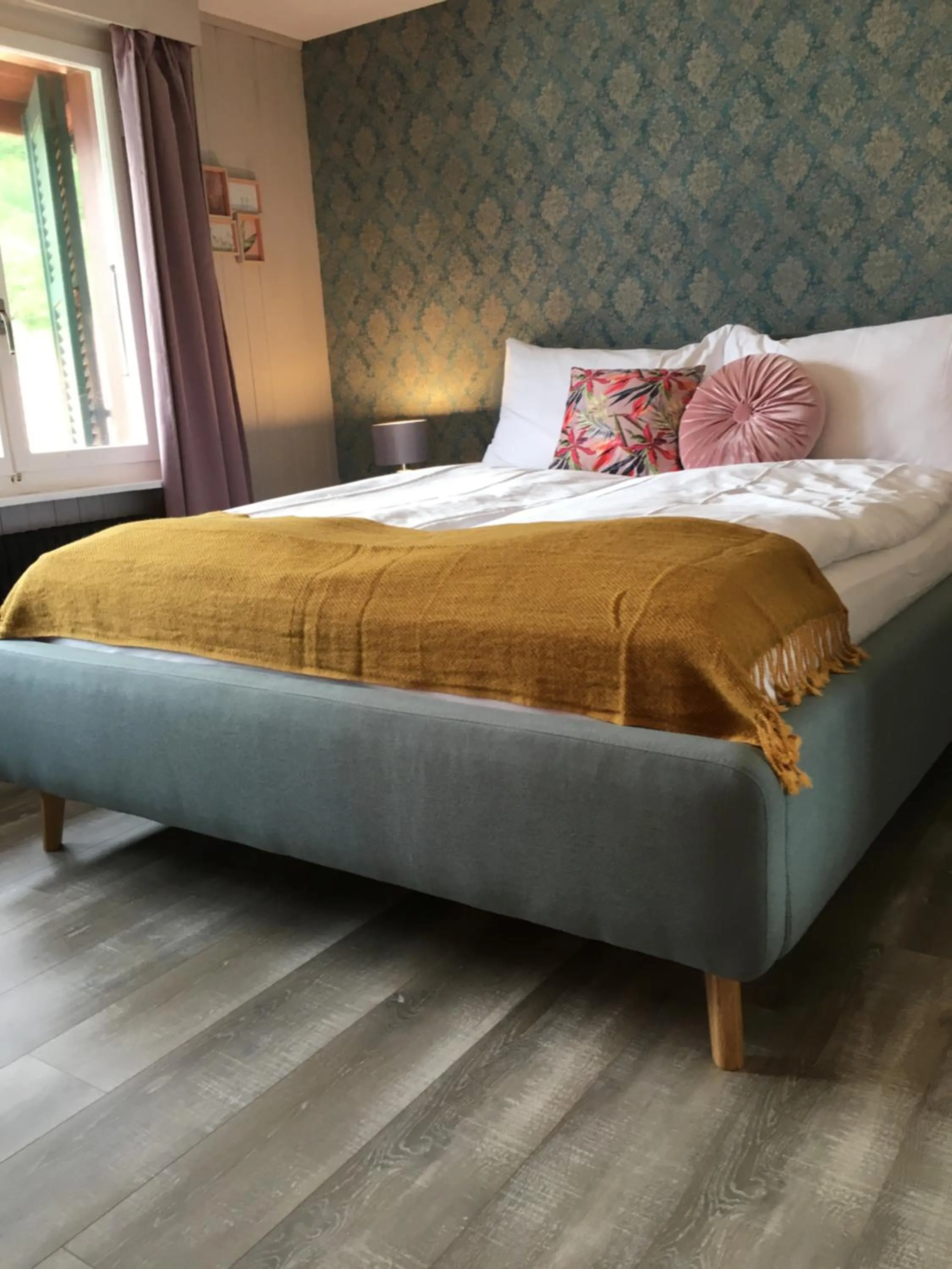 Bed in Boutique Hotel Bellevue B&B am Brienzersee Iseltwald Interlaken
