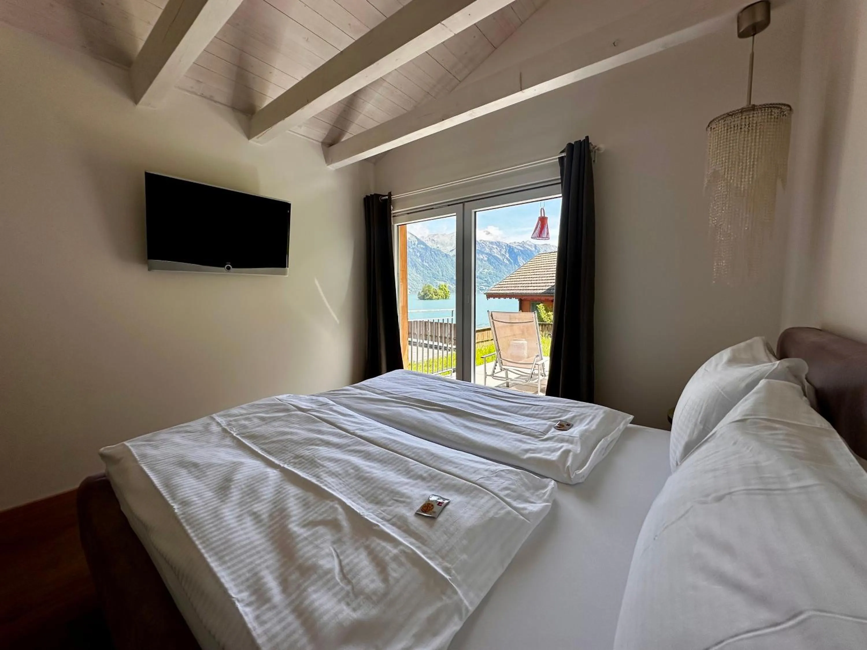 Bedroom, Bed in Boutique Hotel Bellevue B&B am Brienzersee Iseltwald Interlaken