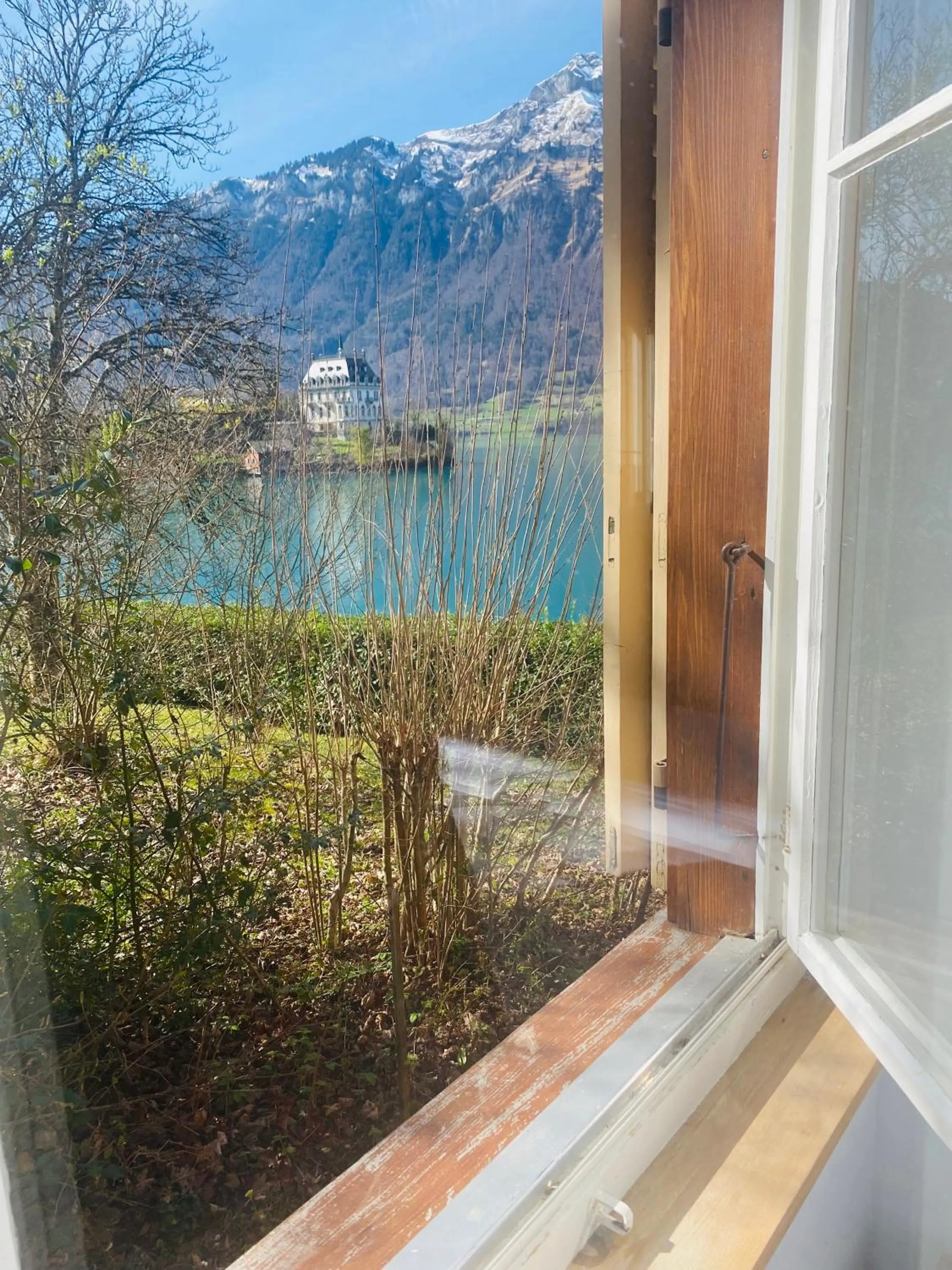 Spring in Boutique Hotel Bellevue B&B am Brienzersee Iseltwald Interlaken