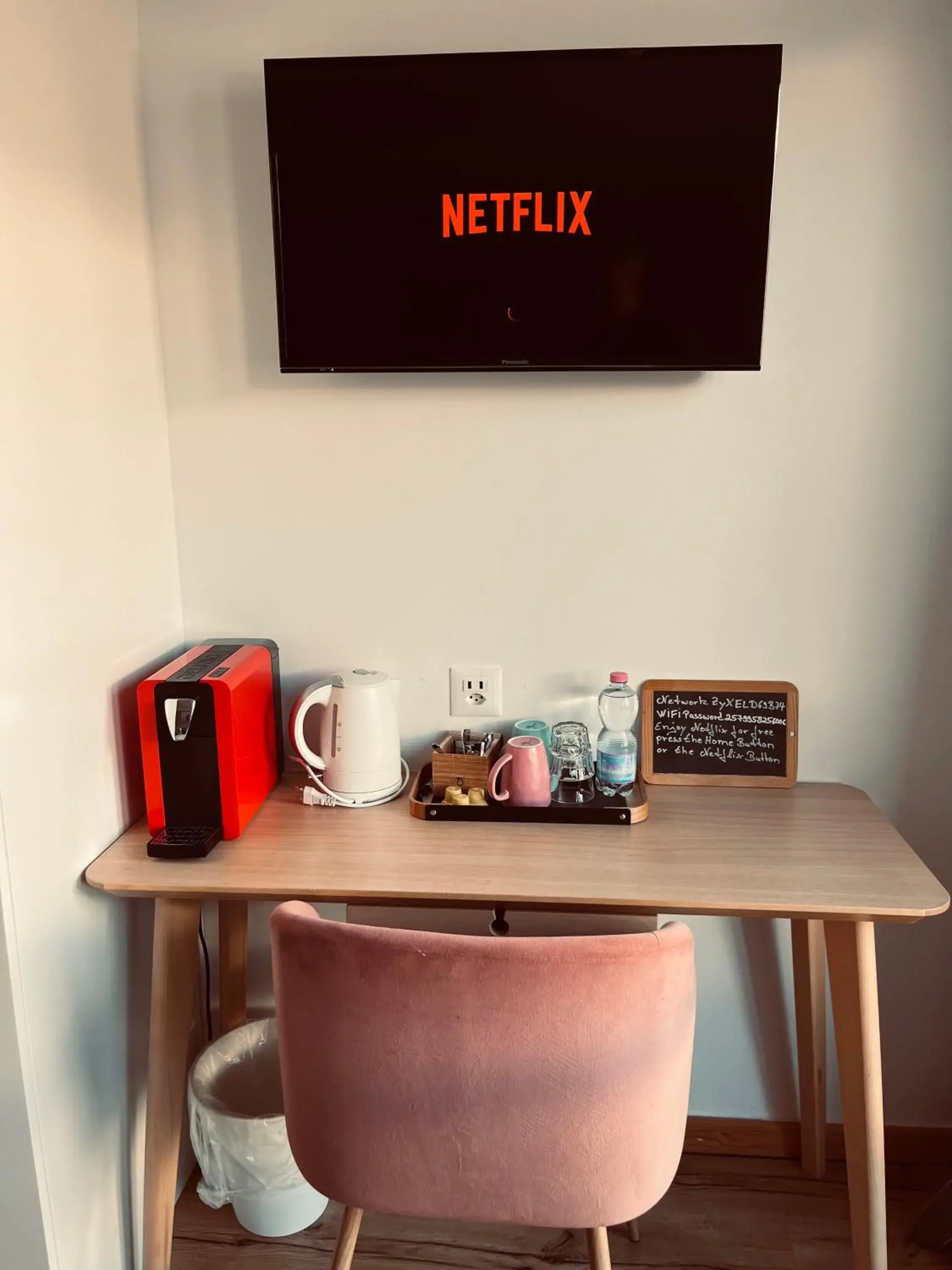 Deluxe Quadruple Room in Boutique Hotel Bellevue B&B am Brienzersee Iseltwald Interlaken Deluxe Quadruple Room in Boutique Hotel Bellevue B&B am Brienzersee Iseltwald Interlaken