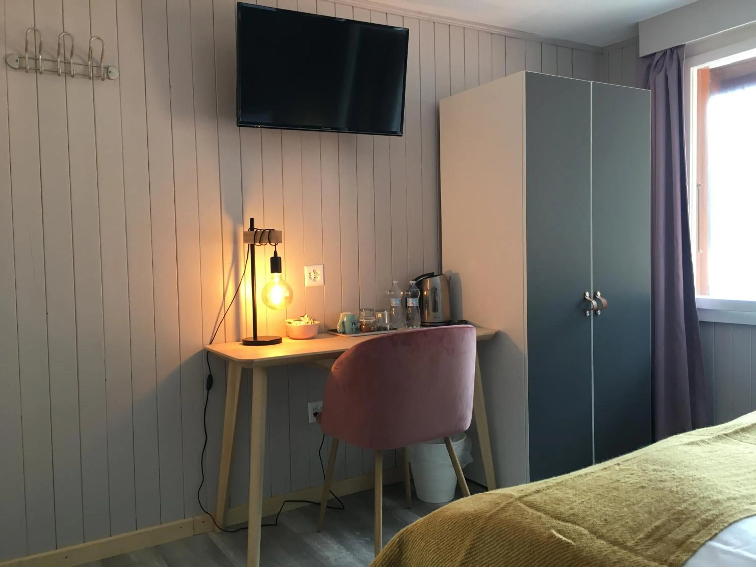 Bed in Boutique Hotel Bellevue B&B am Brienzersee Iseltwald Interlaken