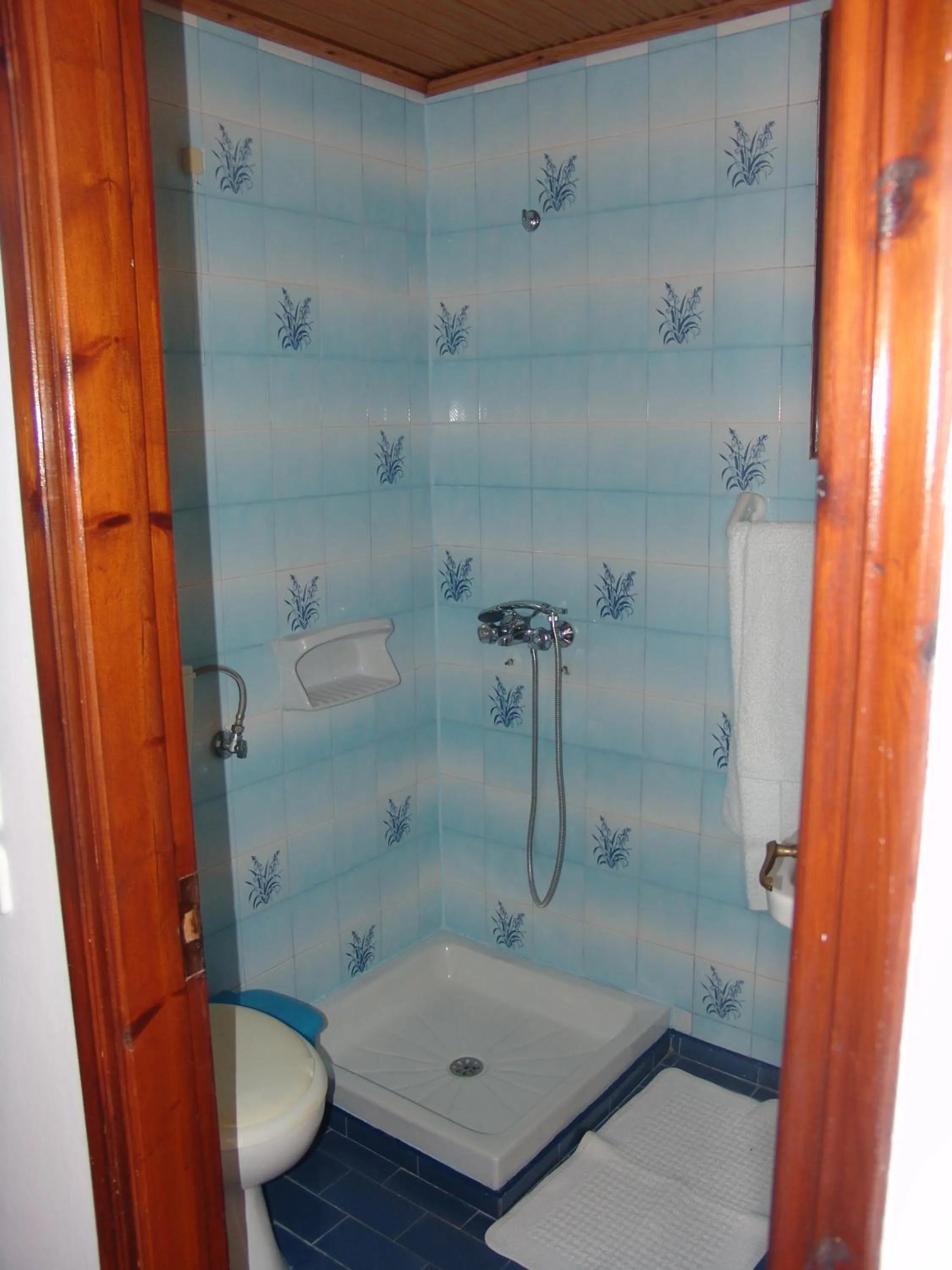 Bathroom in Notis Hotel