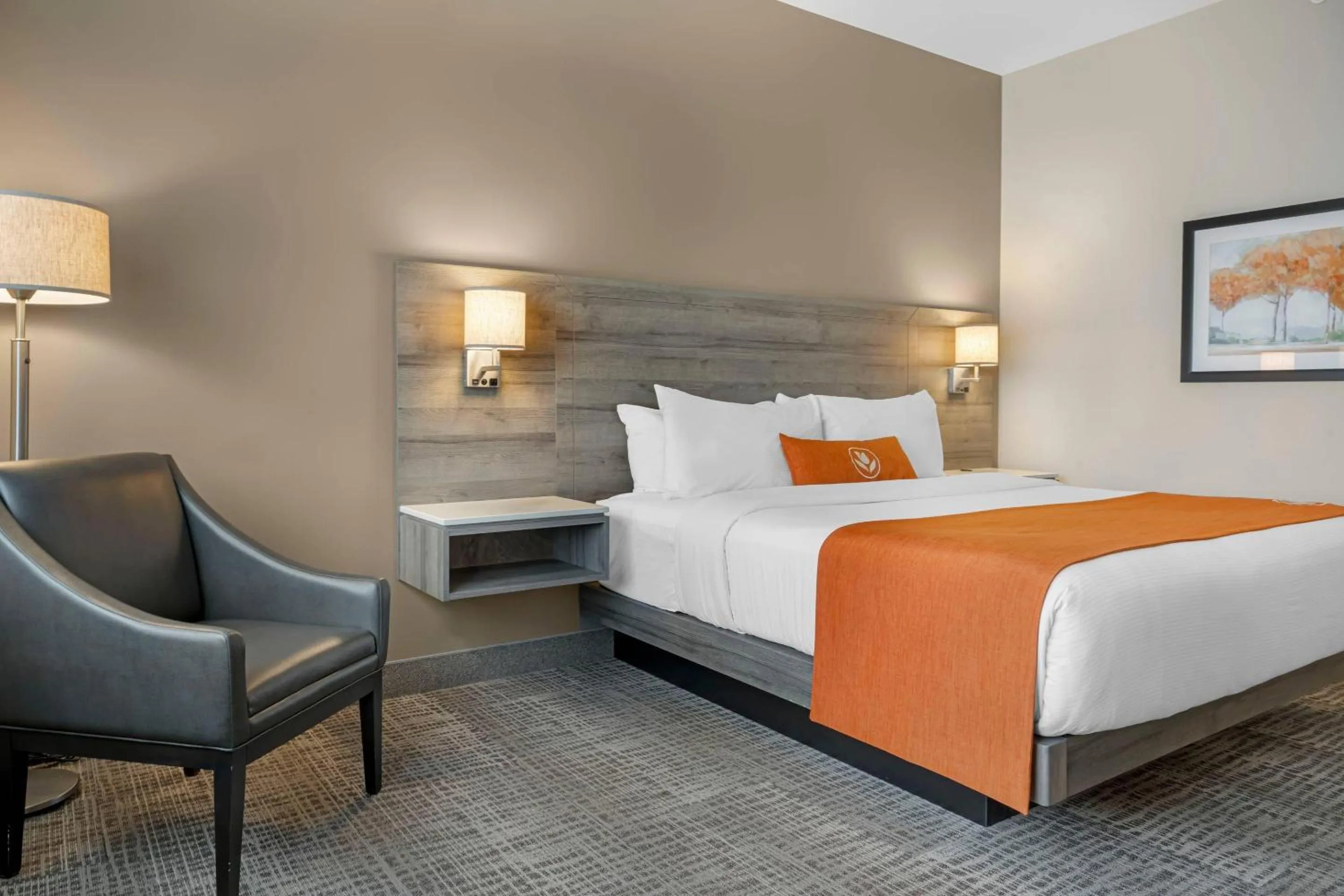 Bedroom, Bed in Amsterdam Inn & Suites, an Ascend Collection Hotel