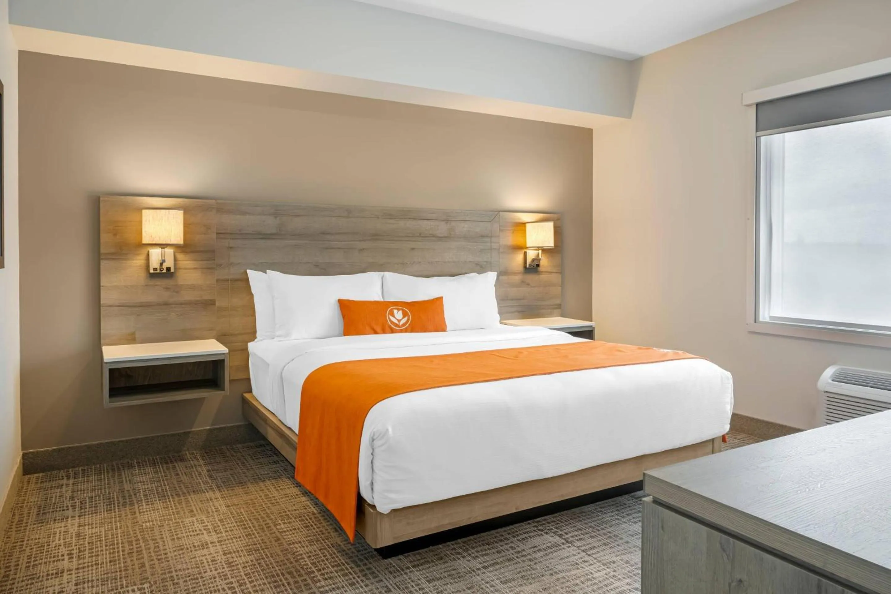 Bedroom, Bed in Amsterdam Inn & Suites, an Ascend Collection Hotel